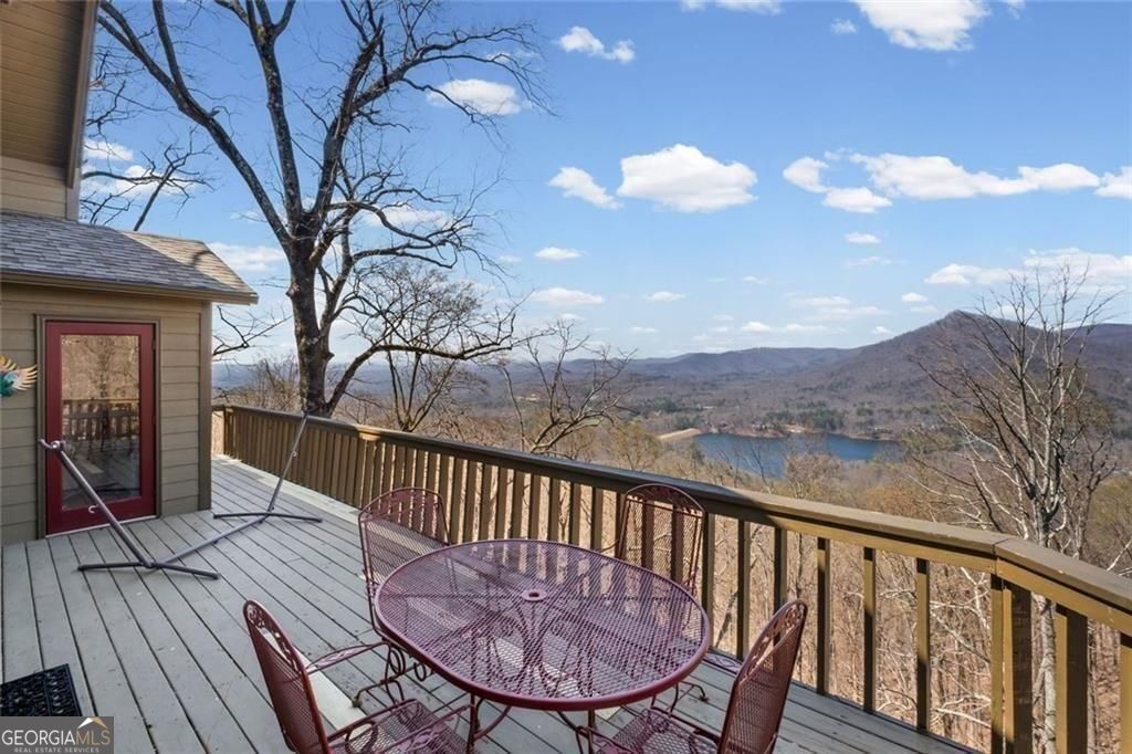 360 Locust Trail Property Photo 10