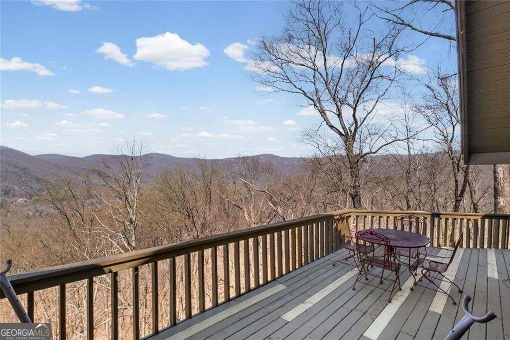 360 Locust Trail Property Photo 11