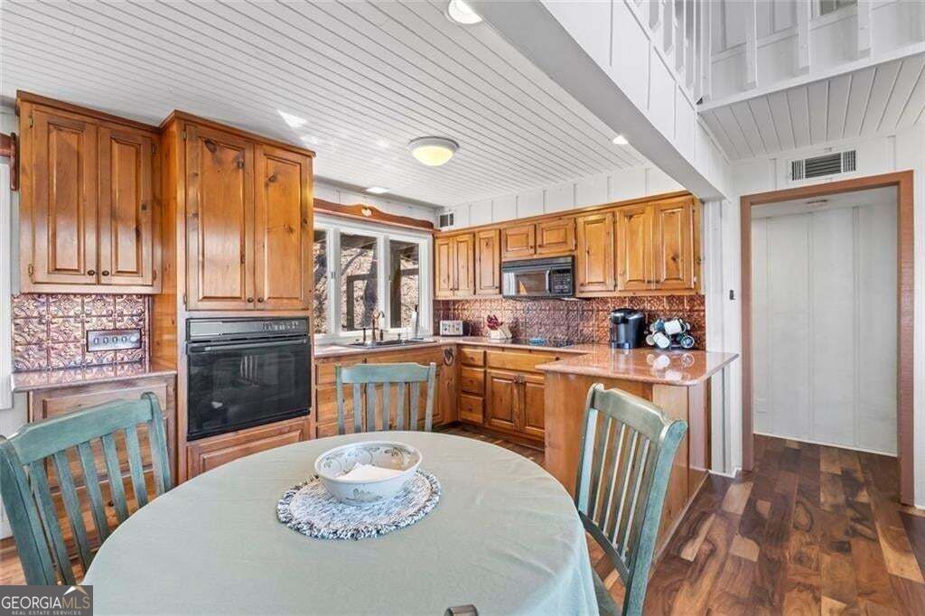 360 Locust Trail Property Photo 16