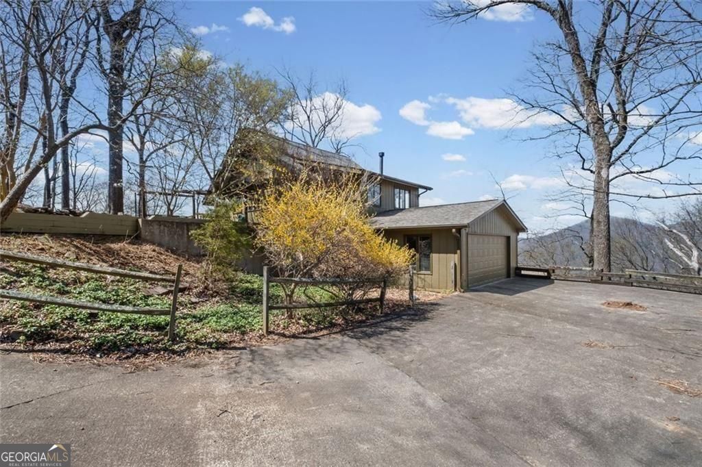 360 Locust Trail Property Photo 43