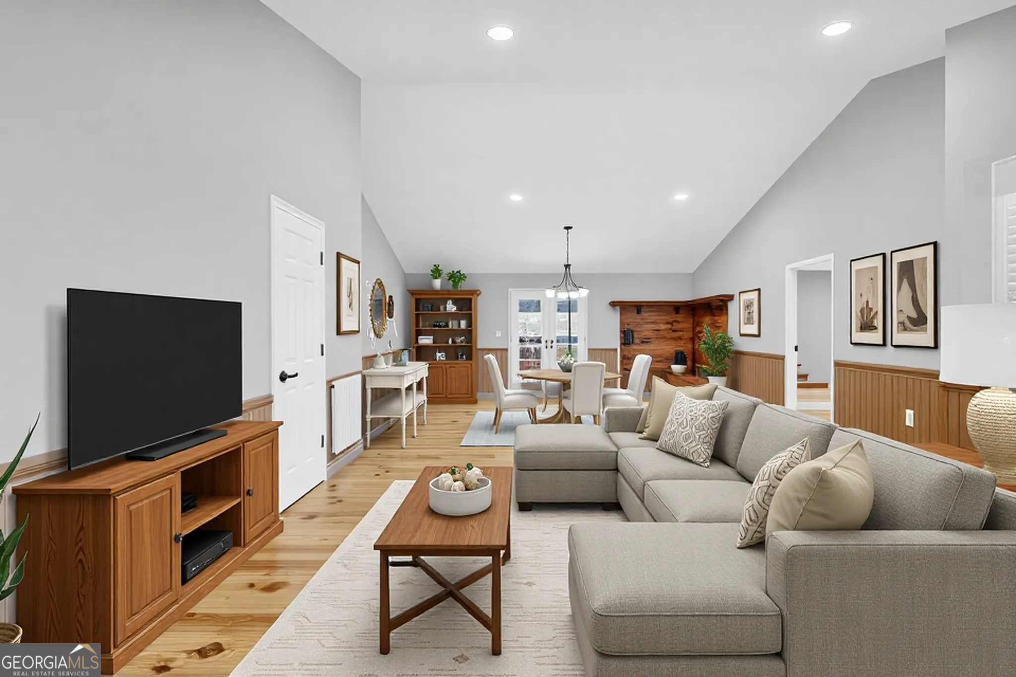 106 Ne Degrandis Property Photo 4