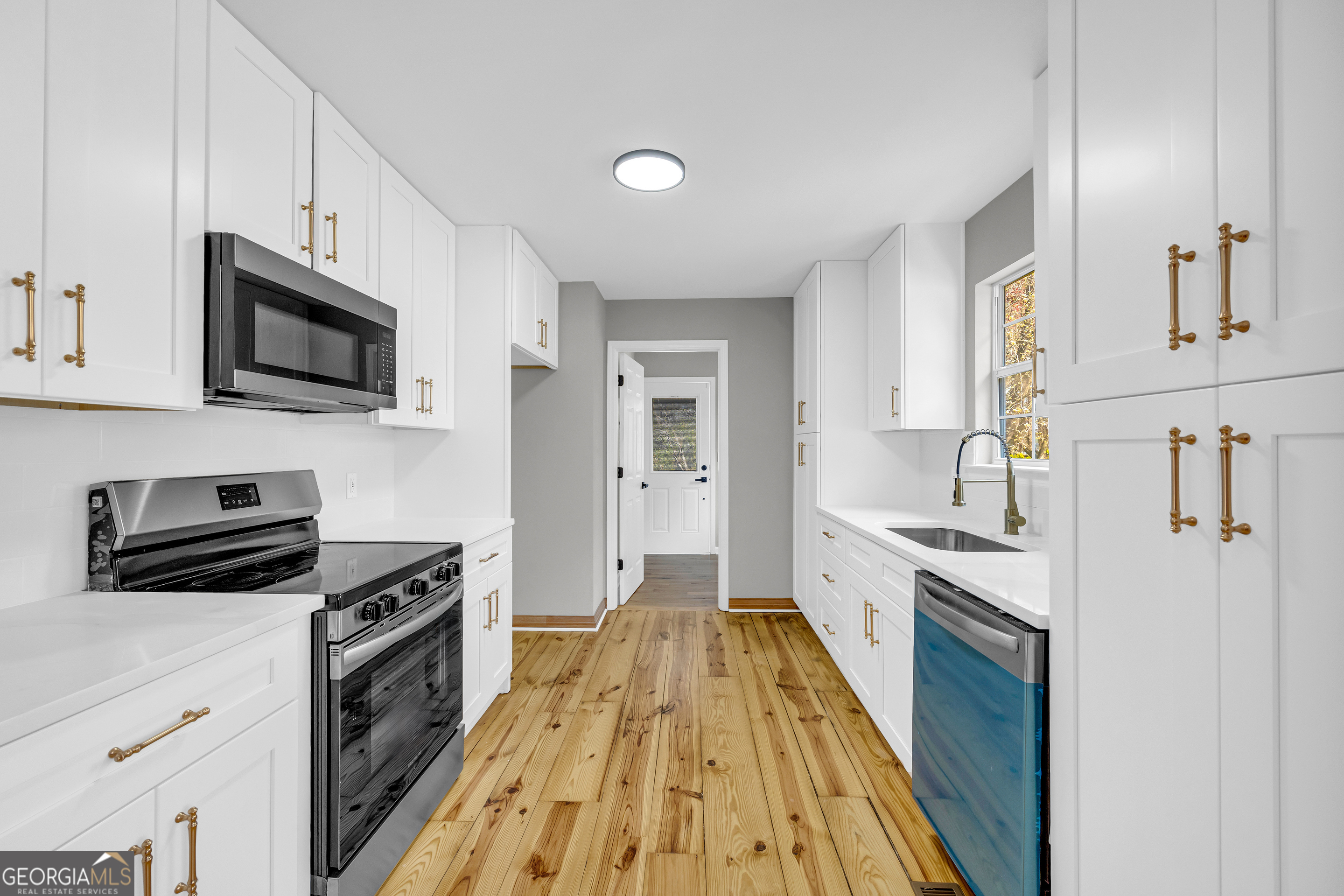 106 Ne Degrandis Property Photo 11