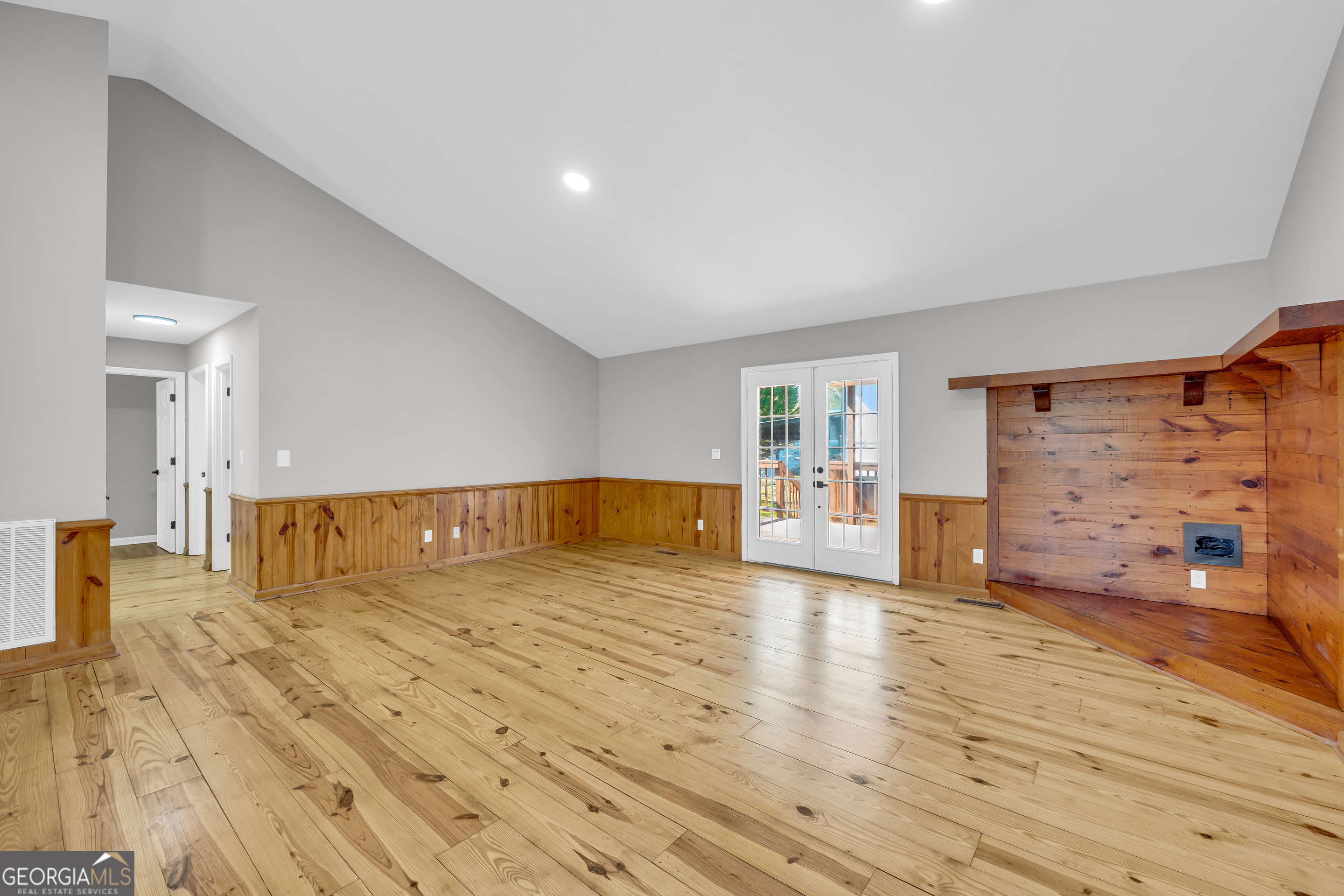 106 Ne Degrandis Property Photo 12