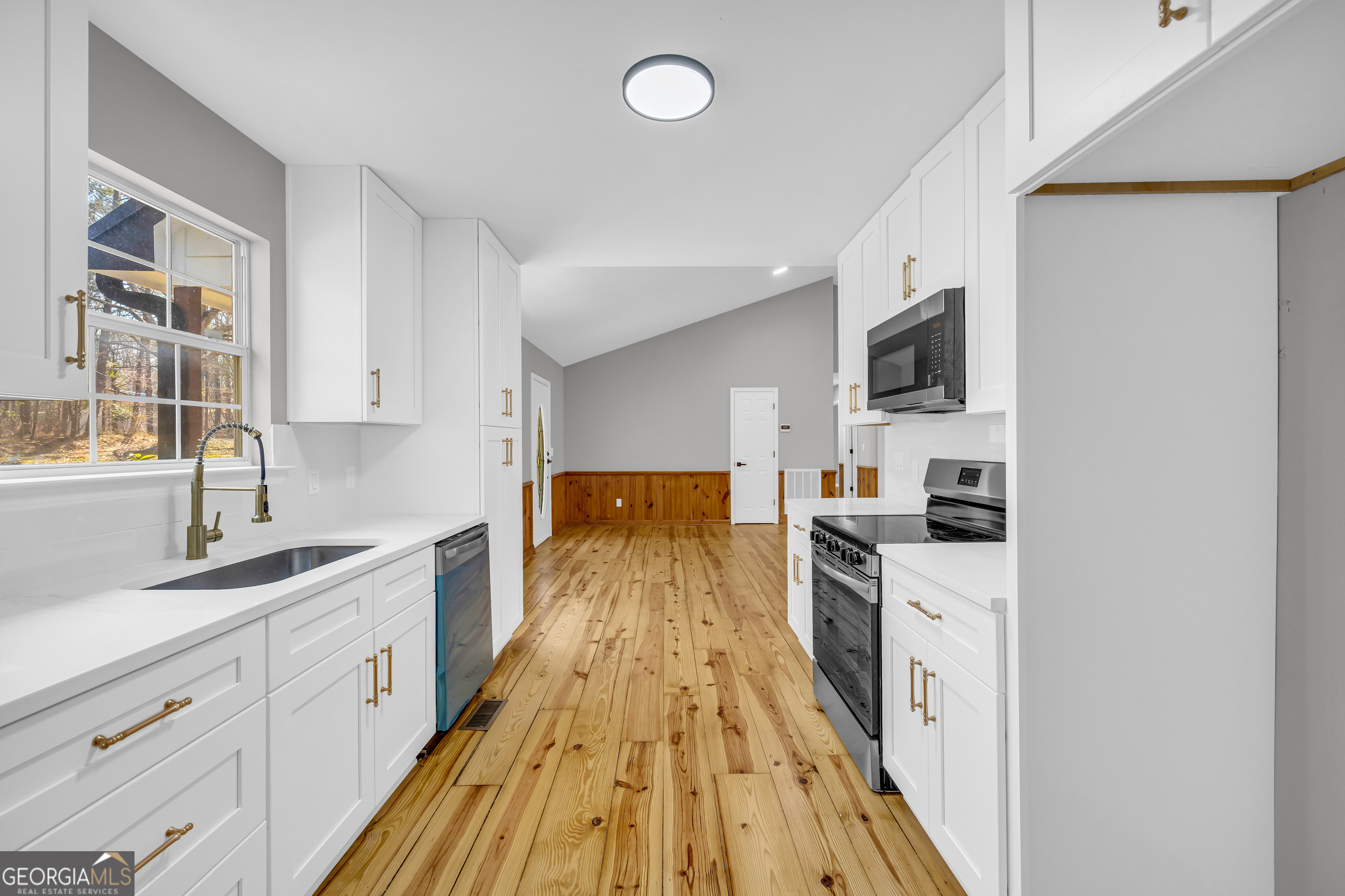 106 Ne Degrandis Property Photo 15