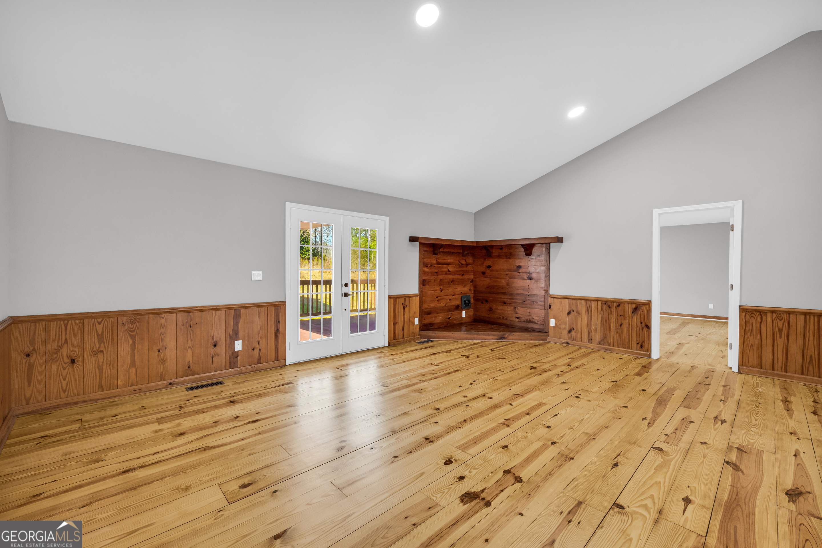 106 Ne Degrandis Property Photo 17