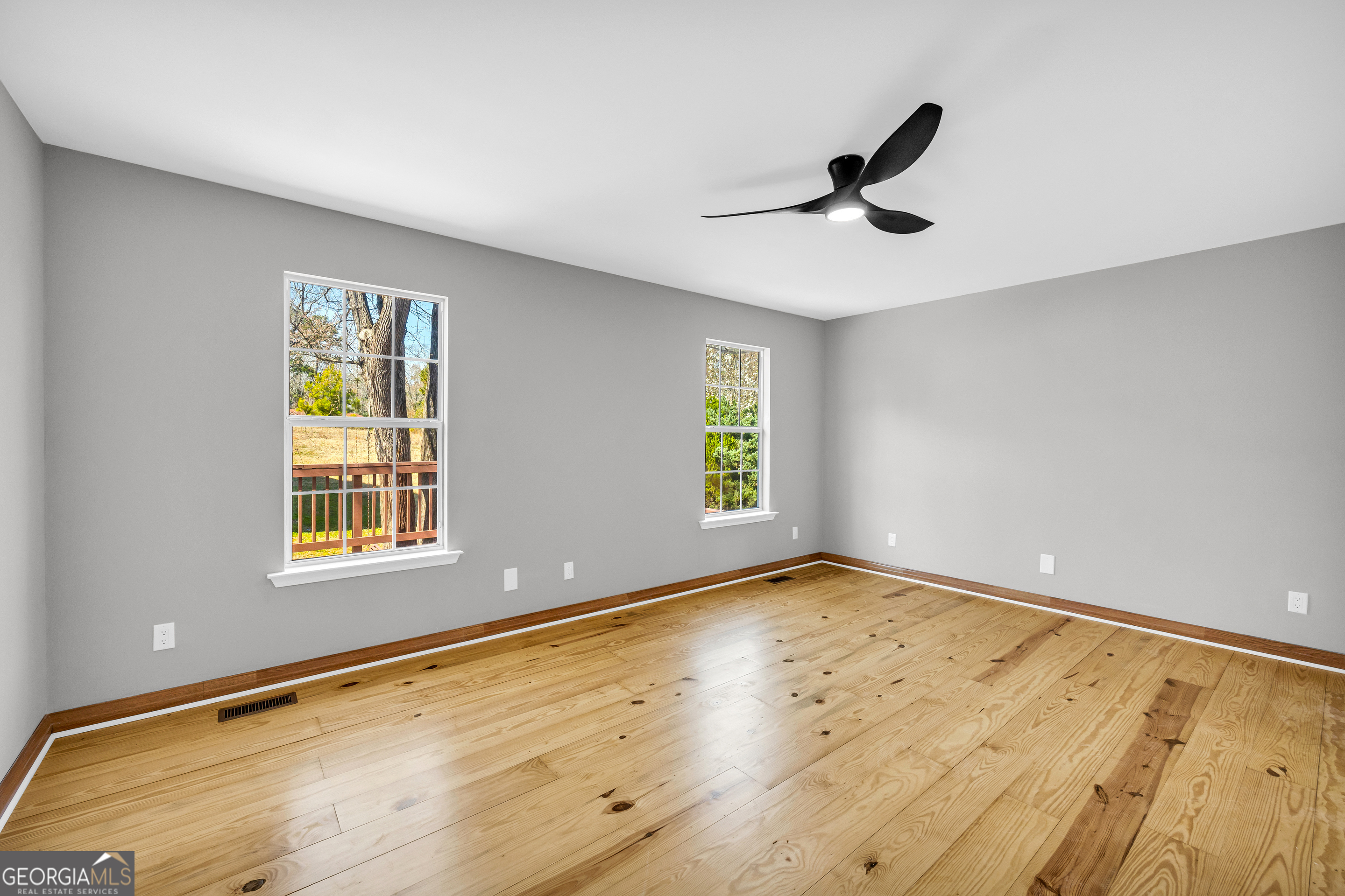 106 Ne Degrandis Property Photo 18