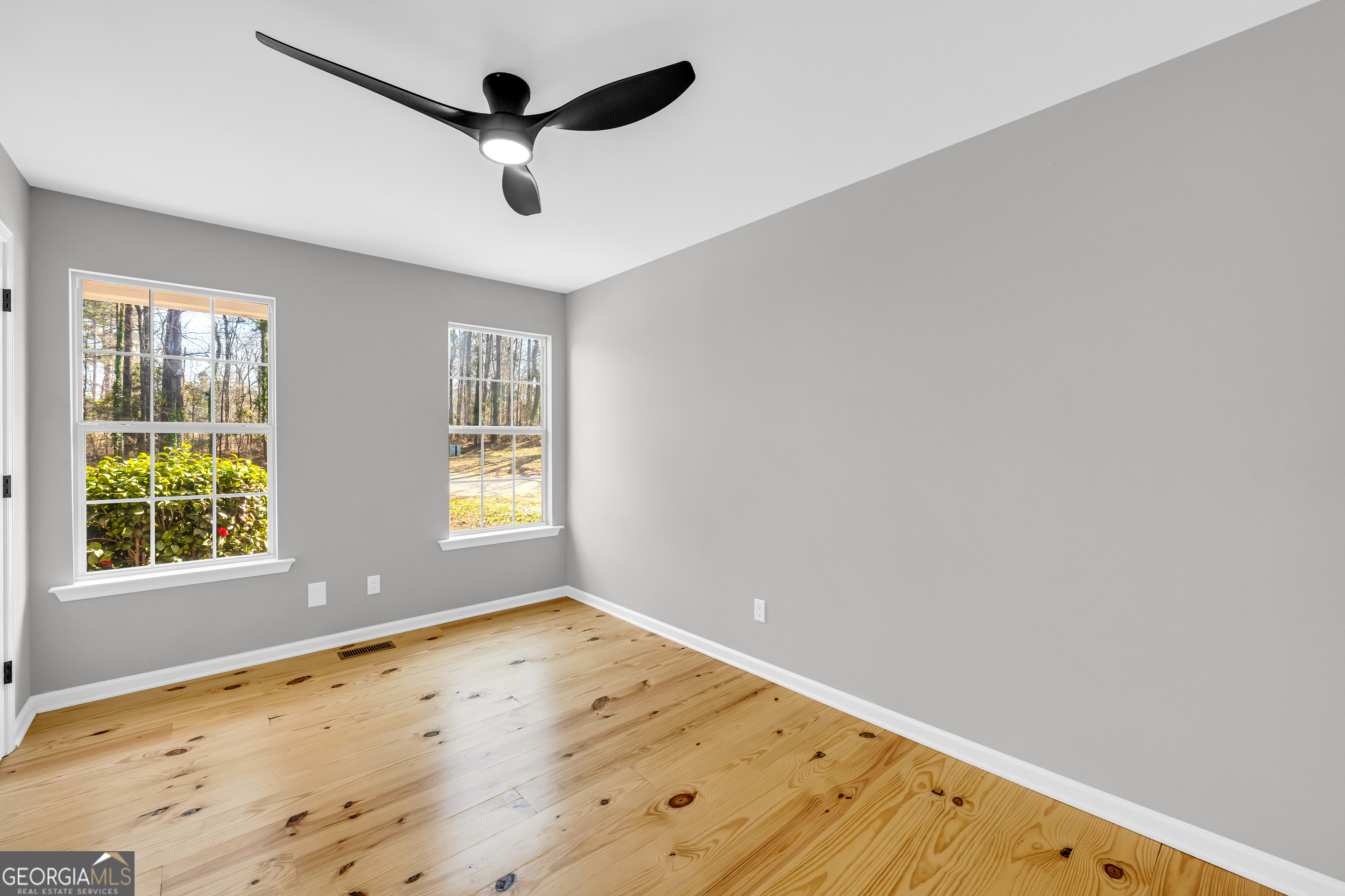 106 Ne Degrandis Property Photo 25