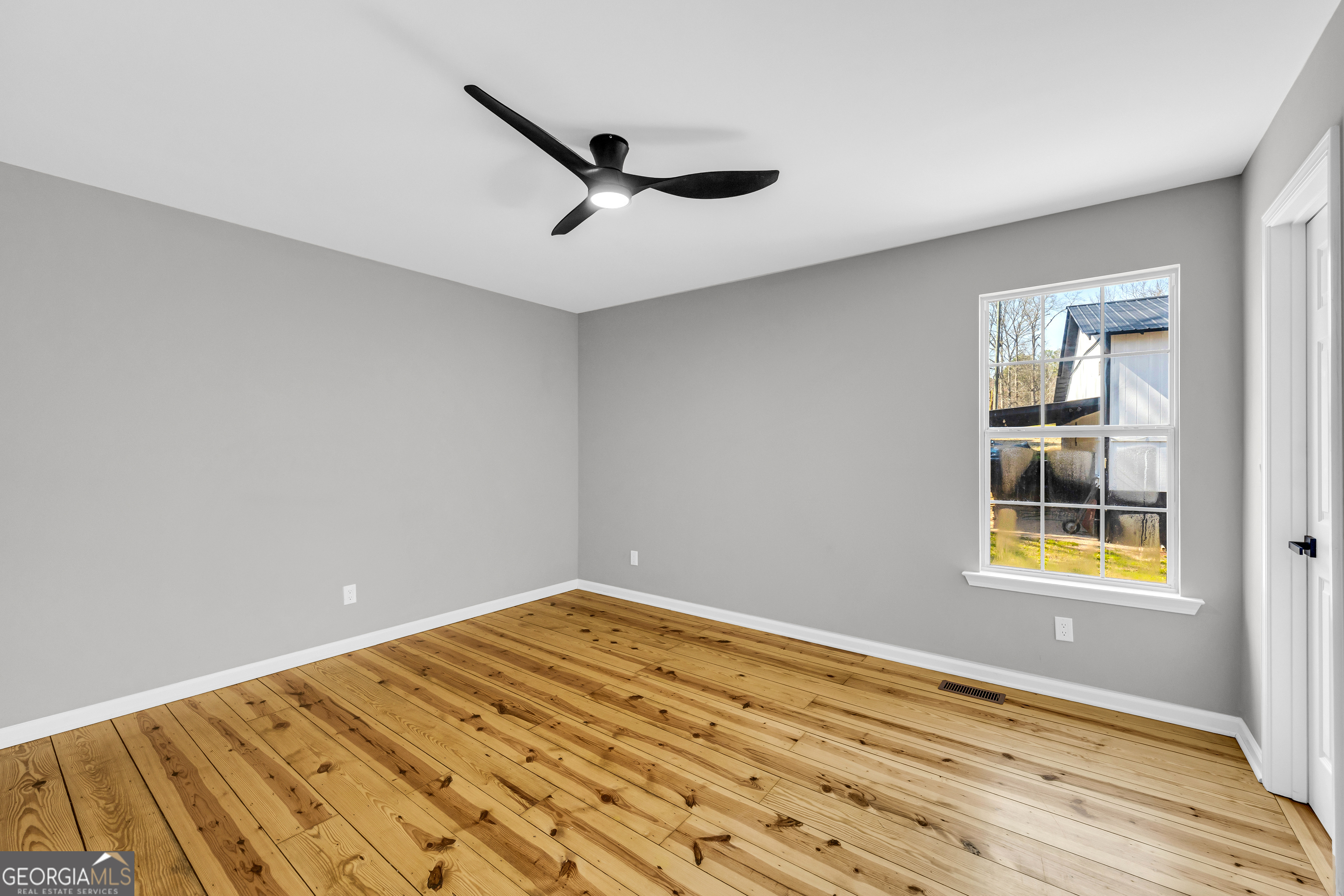 106 Ne Degrandis Property Photo 28