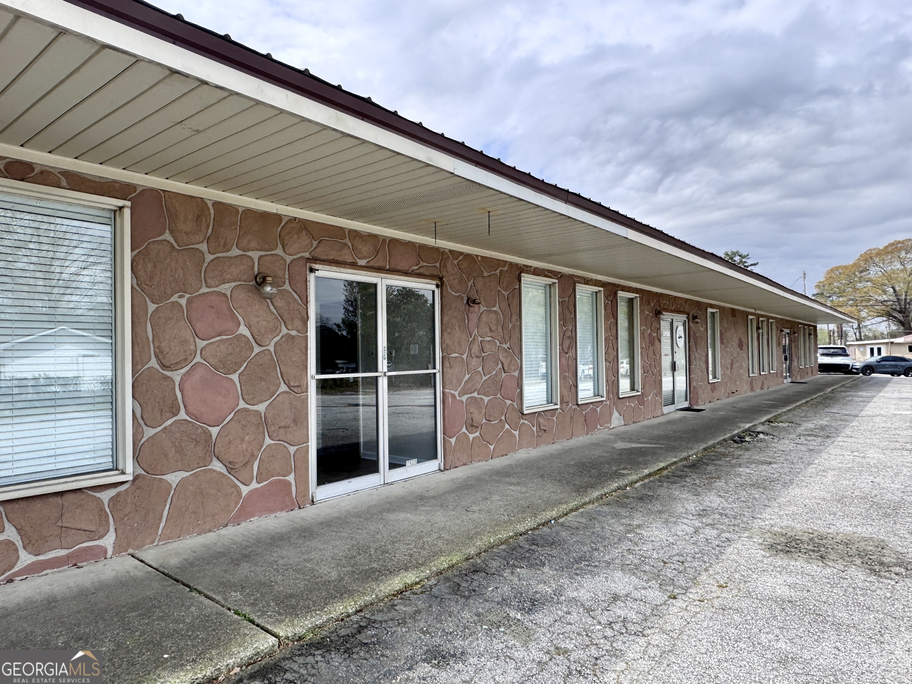 11431 Veterans Memorial Highway Property Photo 2