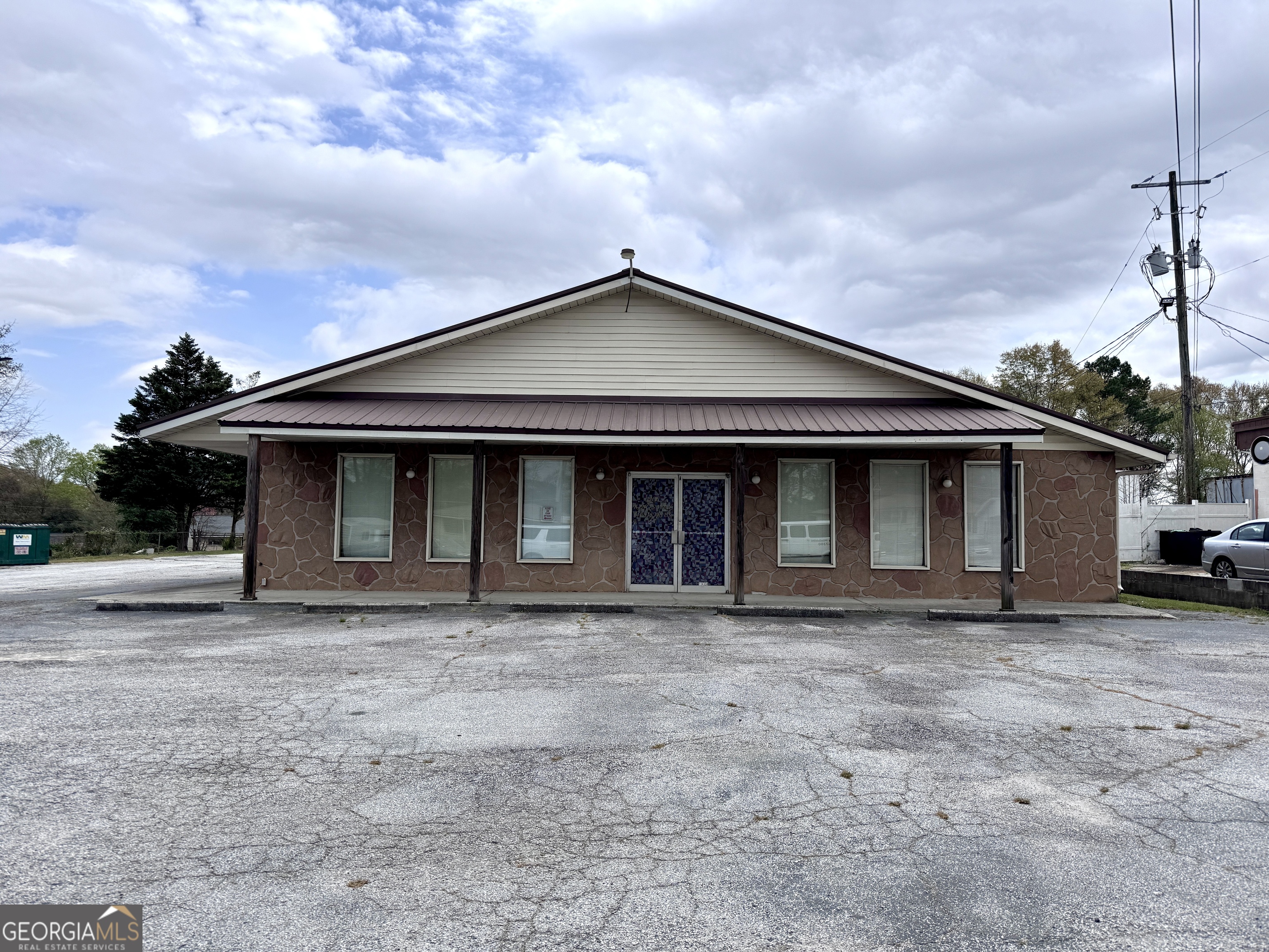 11431 Veterans Memorial Highway Property Photo 3
