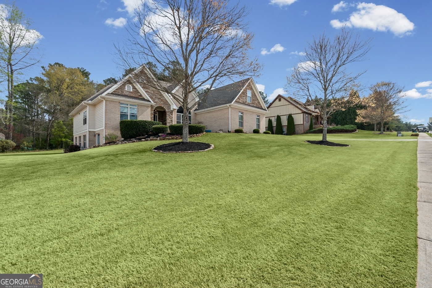 2405 Hickory Grove Drive Property Photo 2