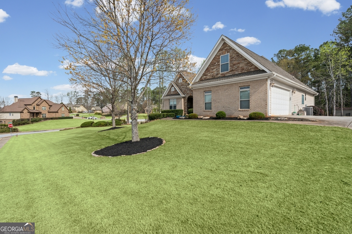 2405 Hickory Grove Drive Property Photo 3