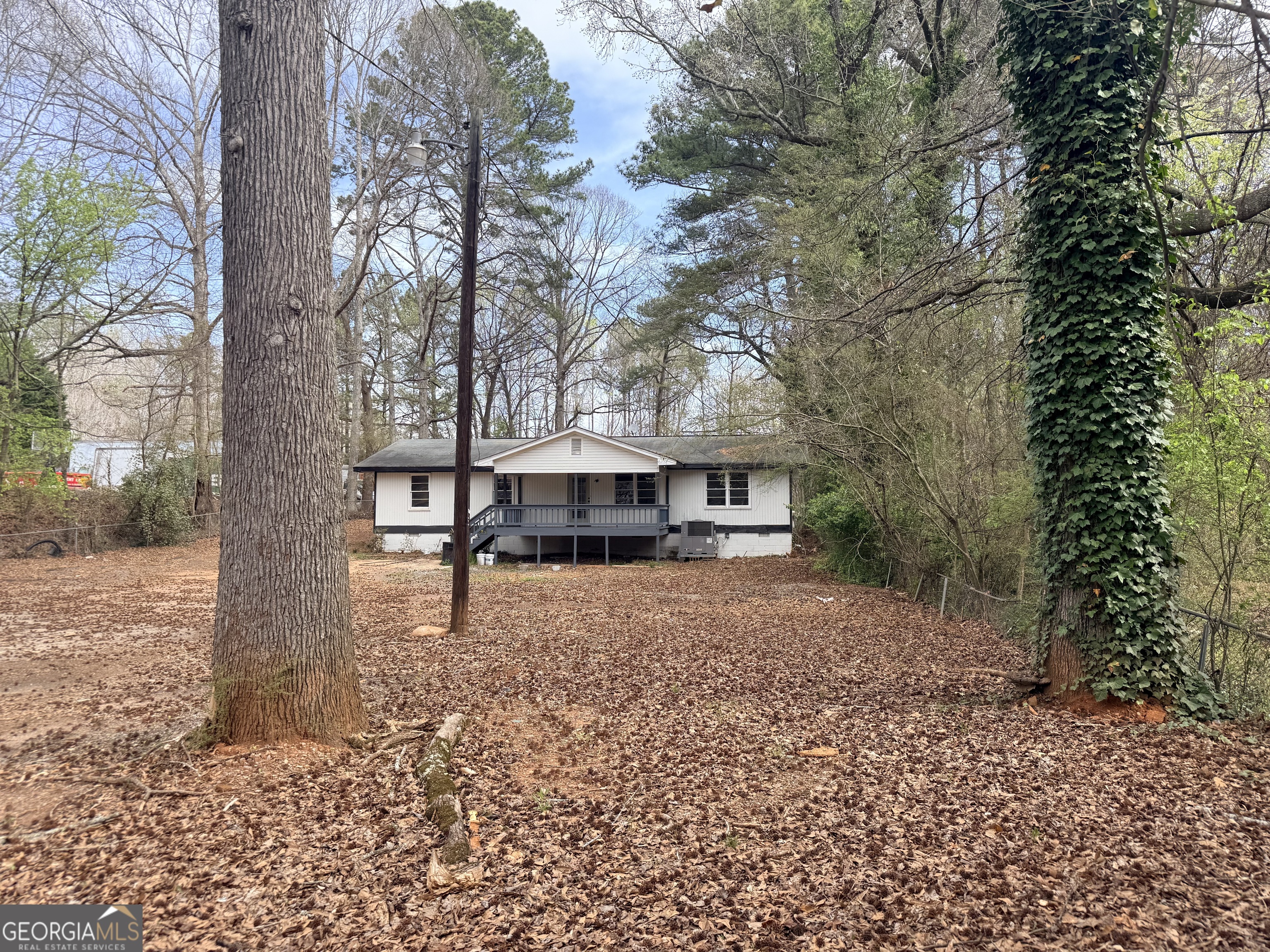 576 Hillcrest Road Property Photo 2