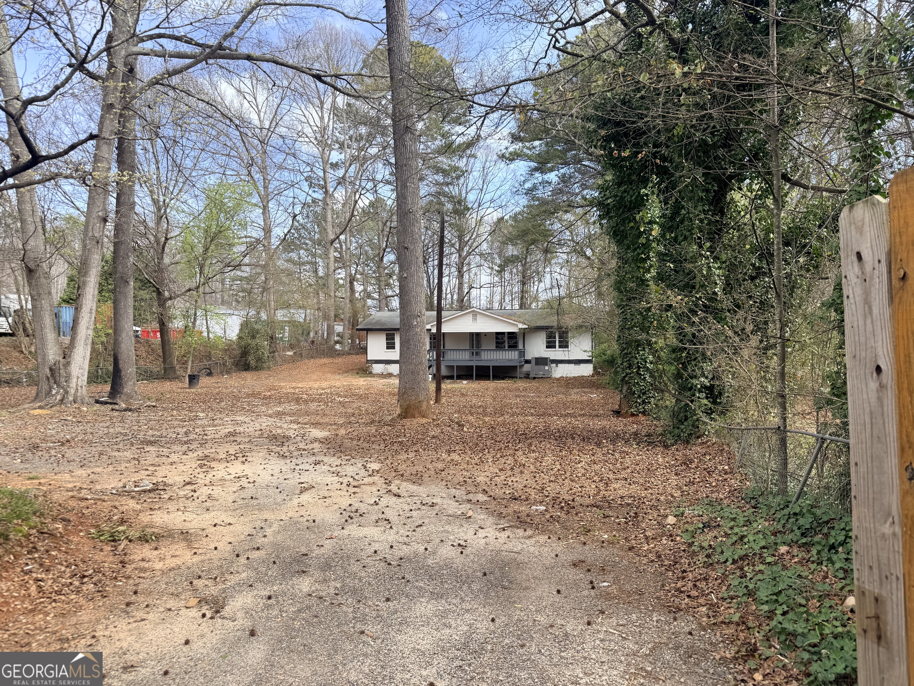 576 Hillcrest Road Property Photo 3