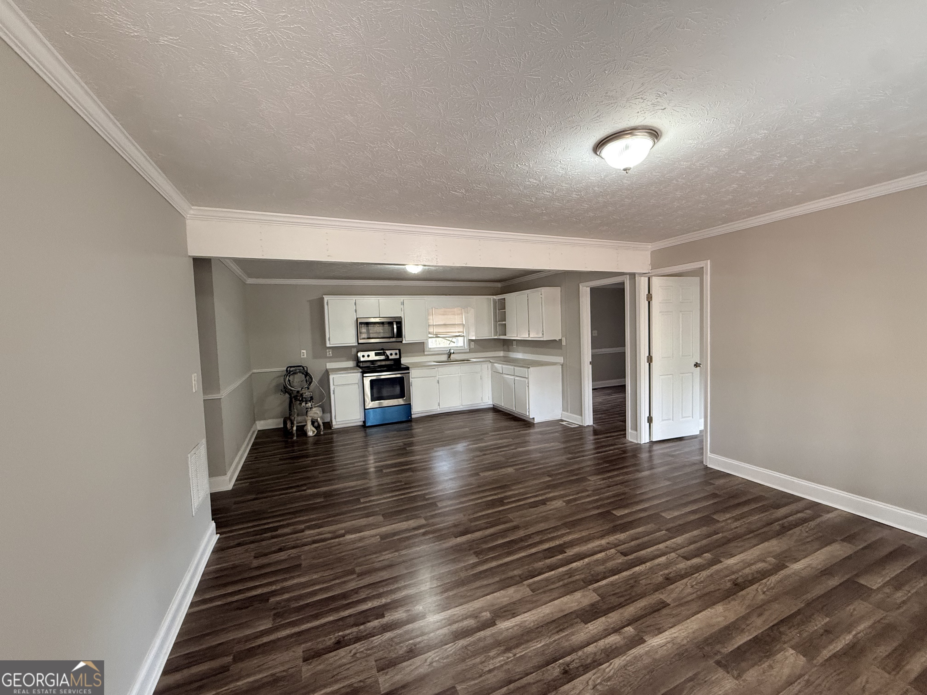 576 Hillcrest Road Property Photo 6