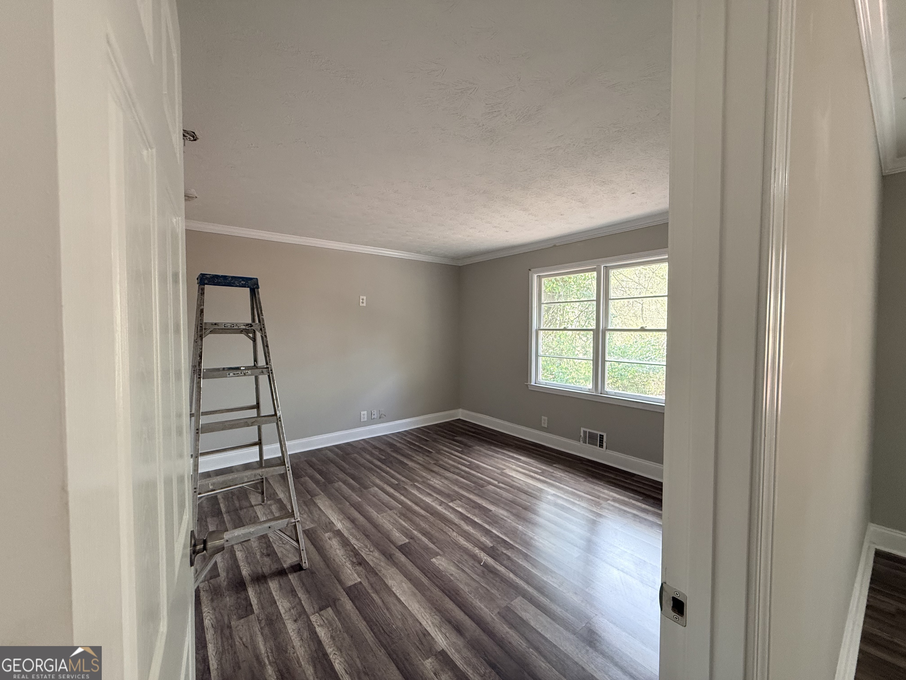 576 Hillcrest Road Property Photo 7