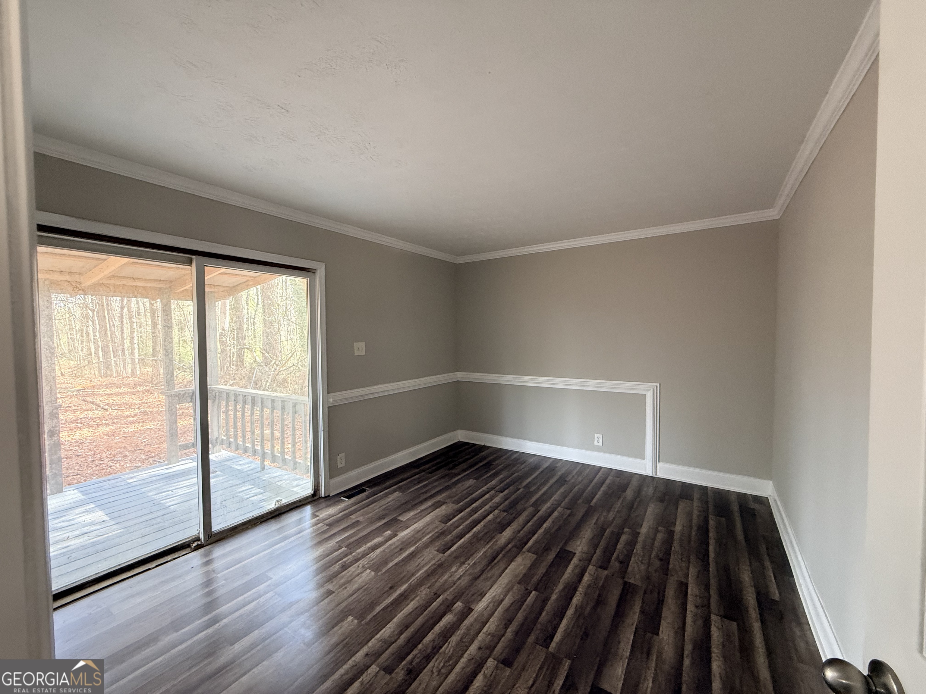 576 Hillcrest Road Property Photo 8