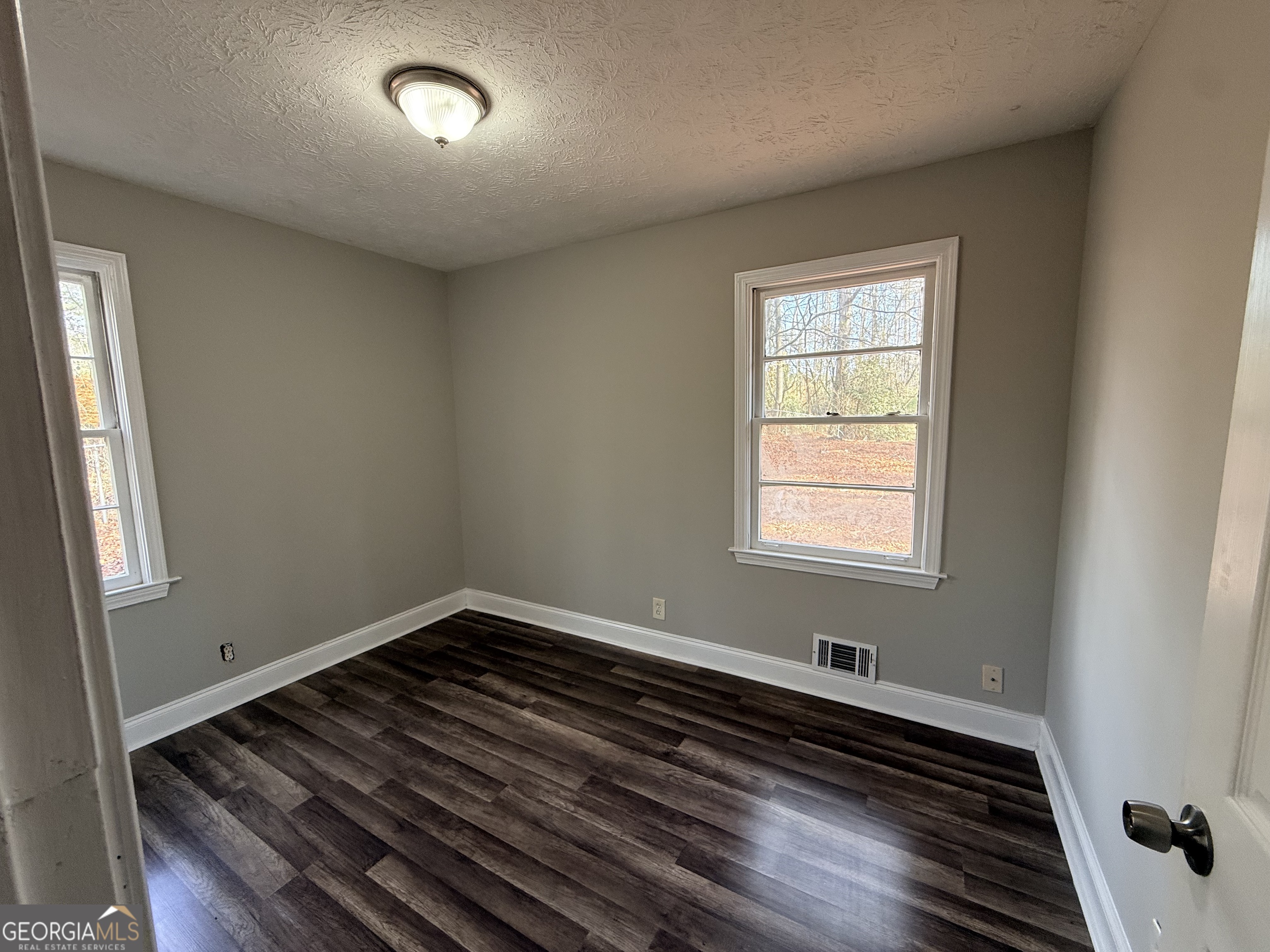 576 Hillcrest Road Property Photo 16