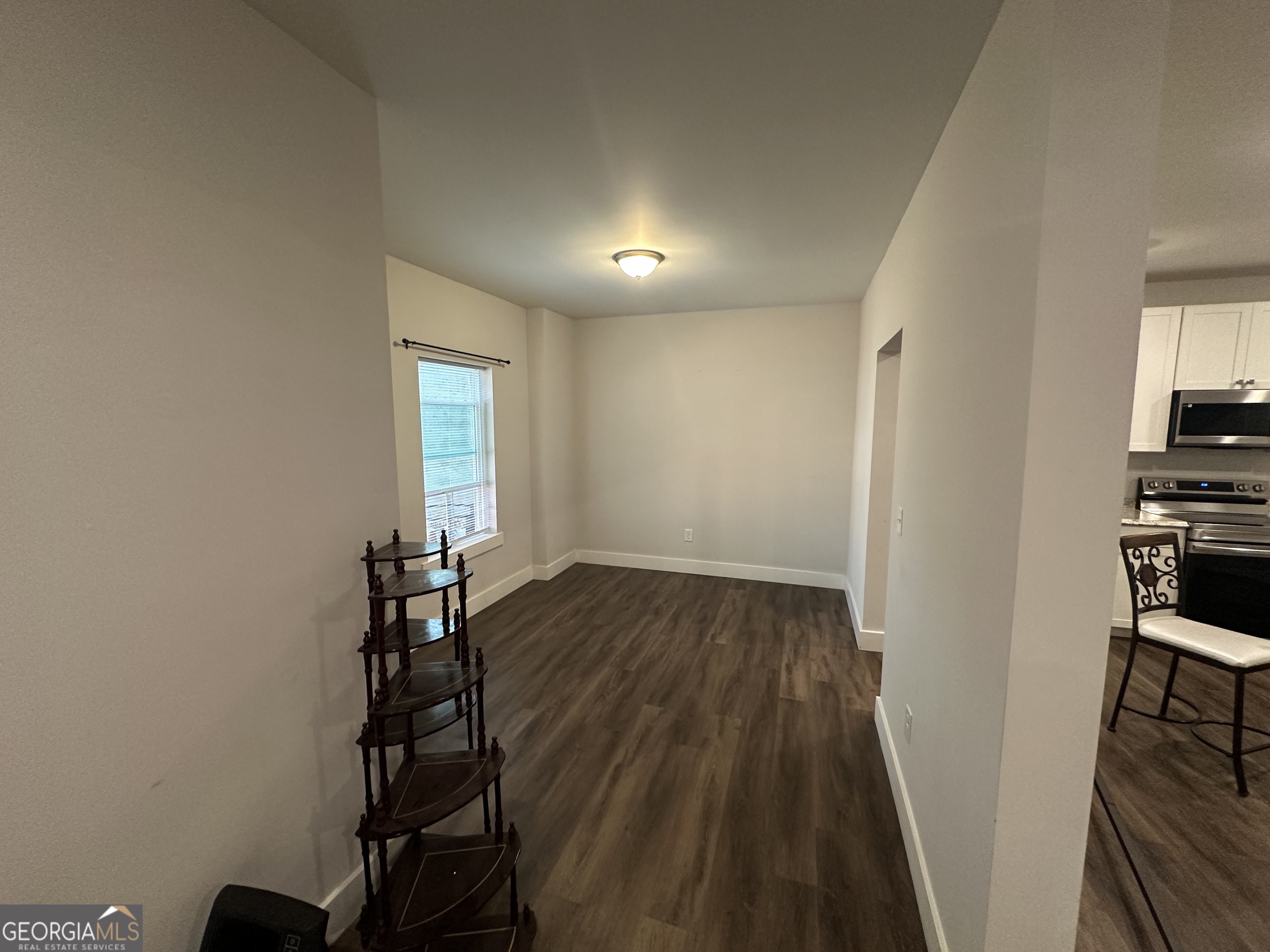 370 Crestbrook Lane Unit B Property Photo 4