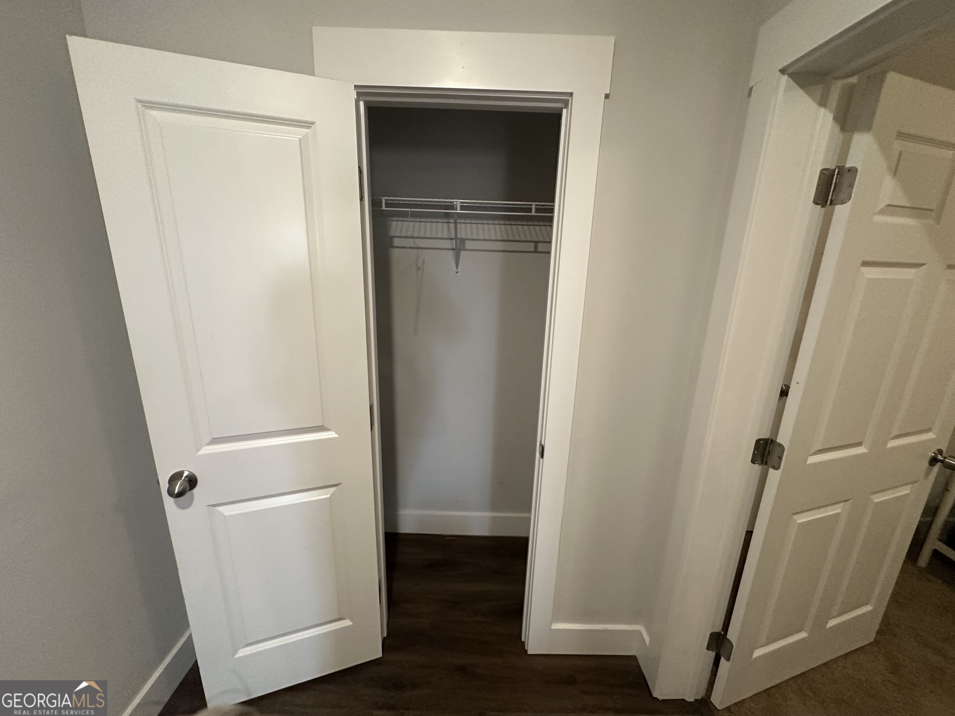 370 Crestbrook Lane Unit B Property Photo 10