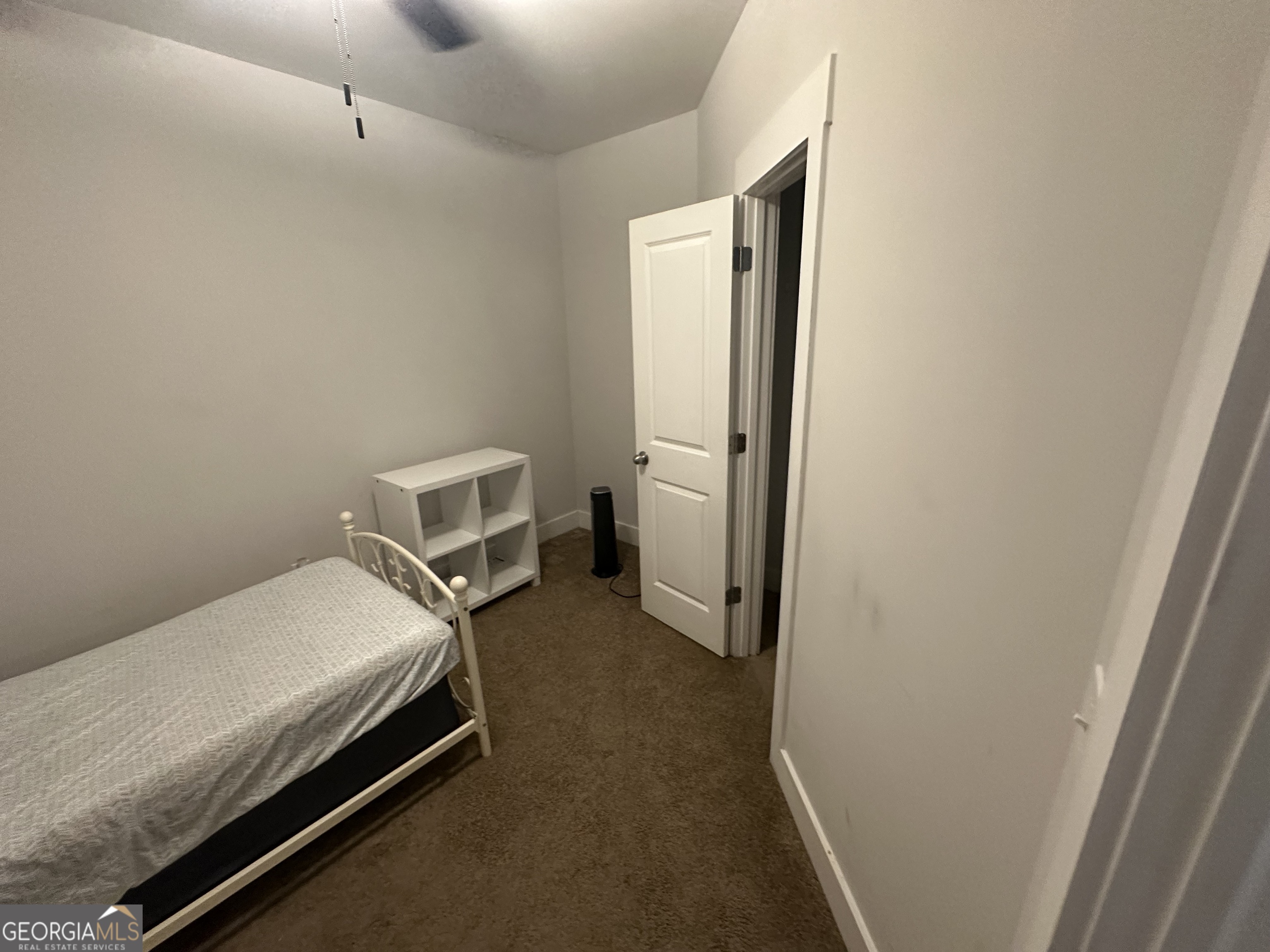 370 Crestbrook Lane Unit B Property Photo 12