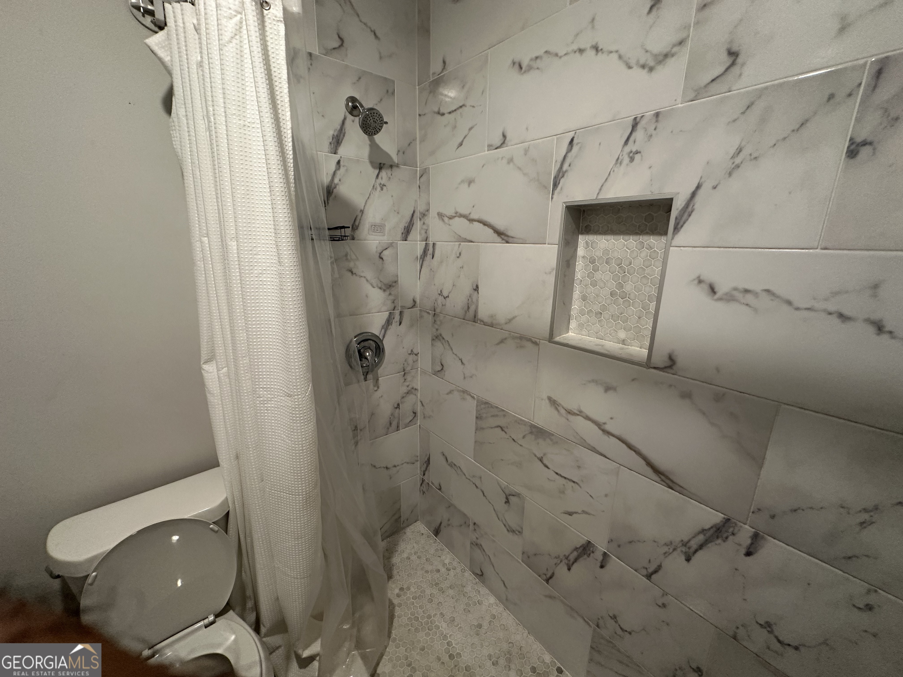 370 Crestbrook Lane Unit B Property Photo 19