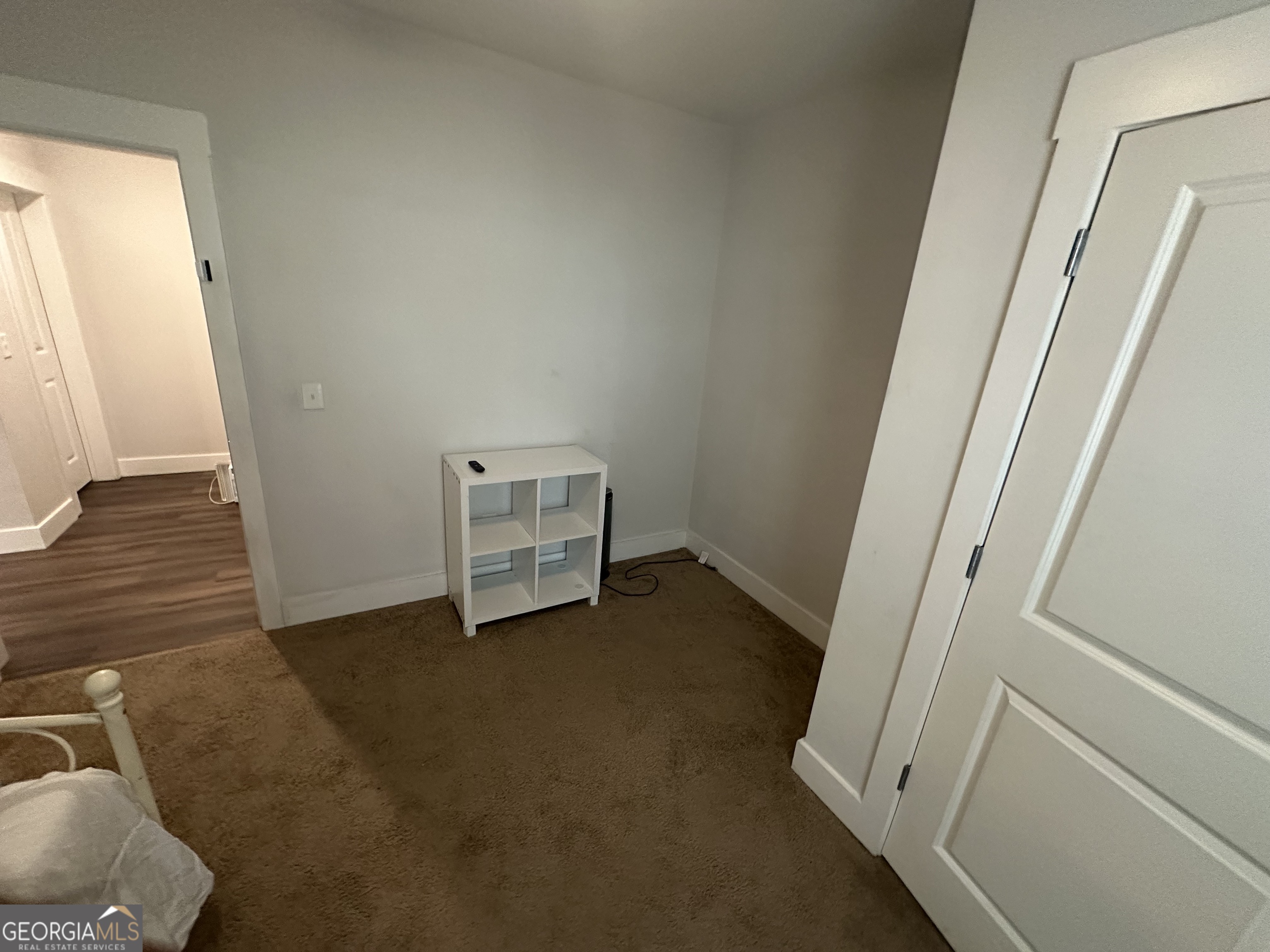 370 Crestbrook Lane Unit B Property Photo 21