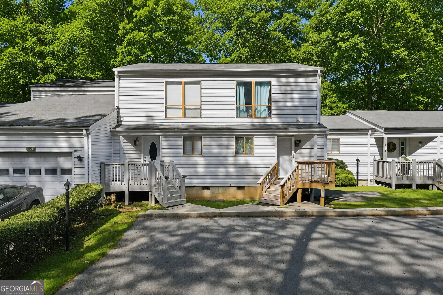 402 Willow Way Property Photo 1