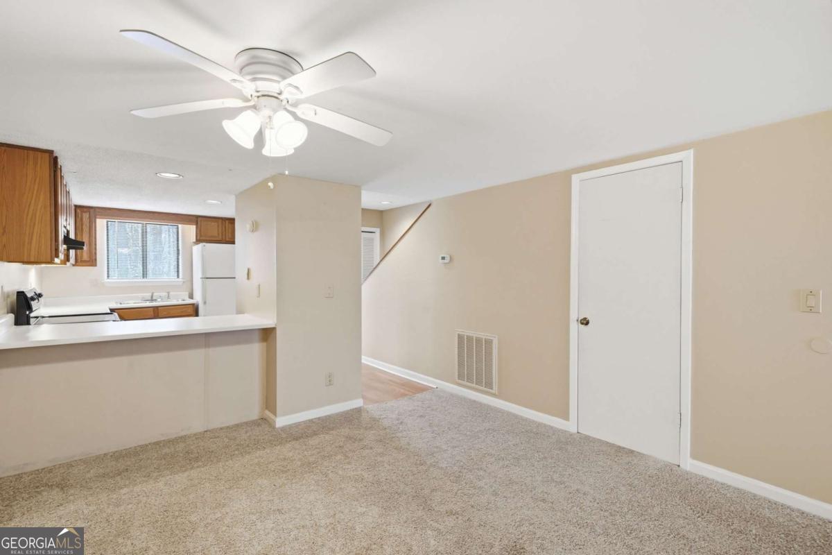 402 Willow Way Property Photo 13