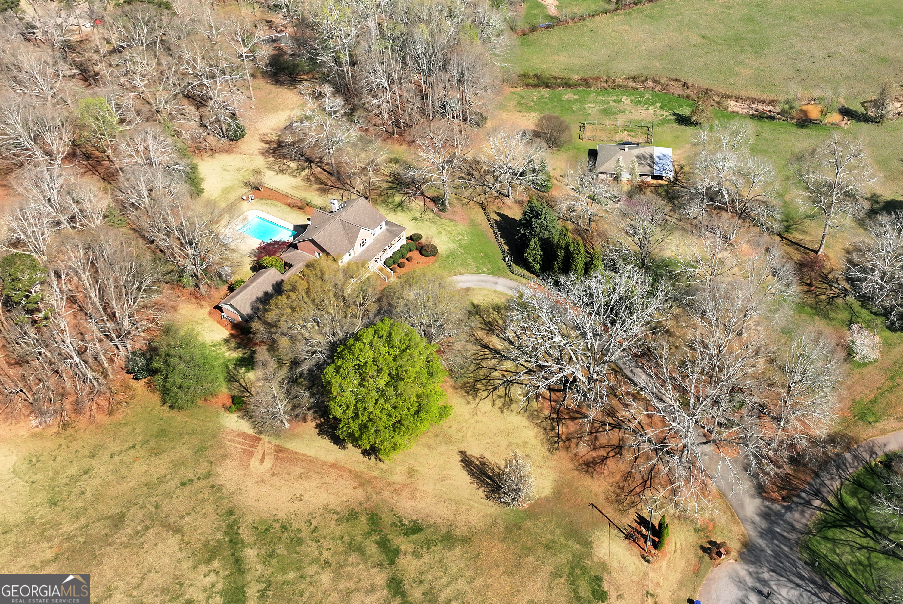 92 Cedar Valley Trail W Property Photo 14