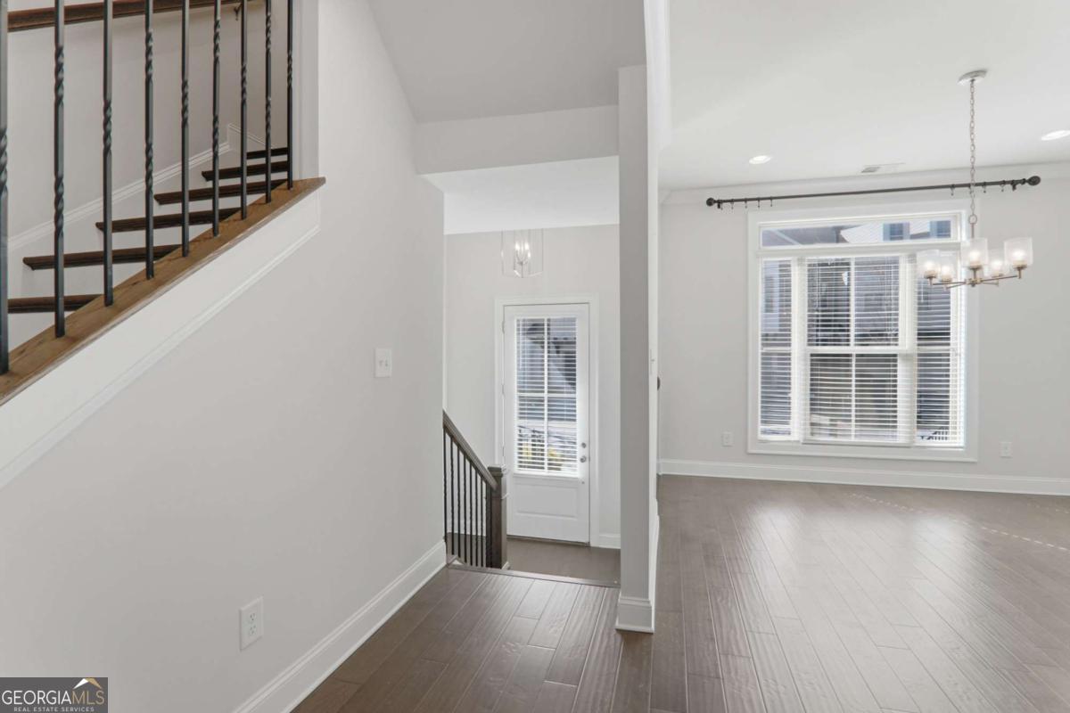 2051 Glenview Park Circle Property Photo 15