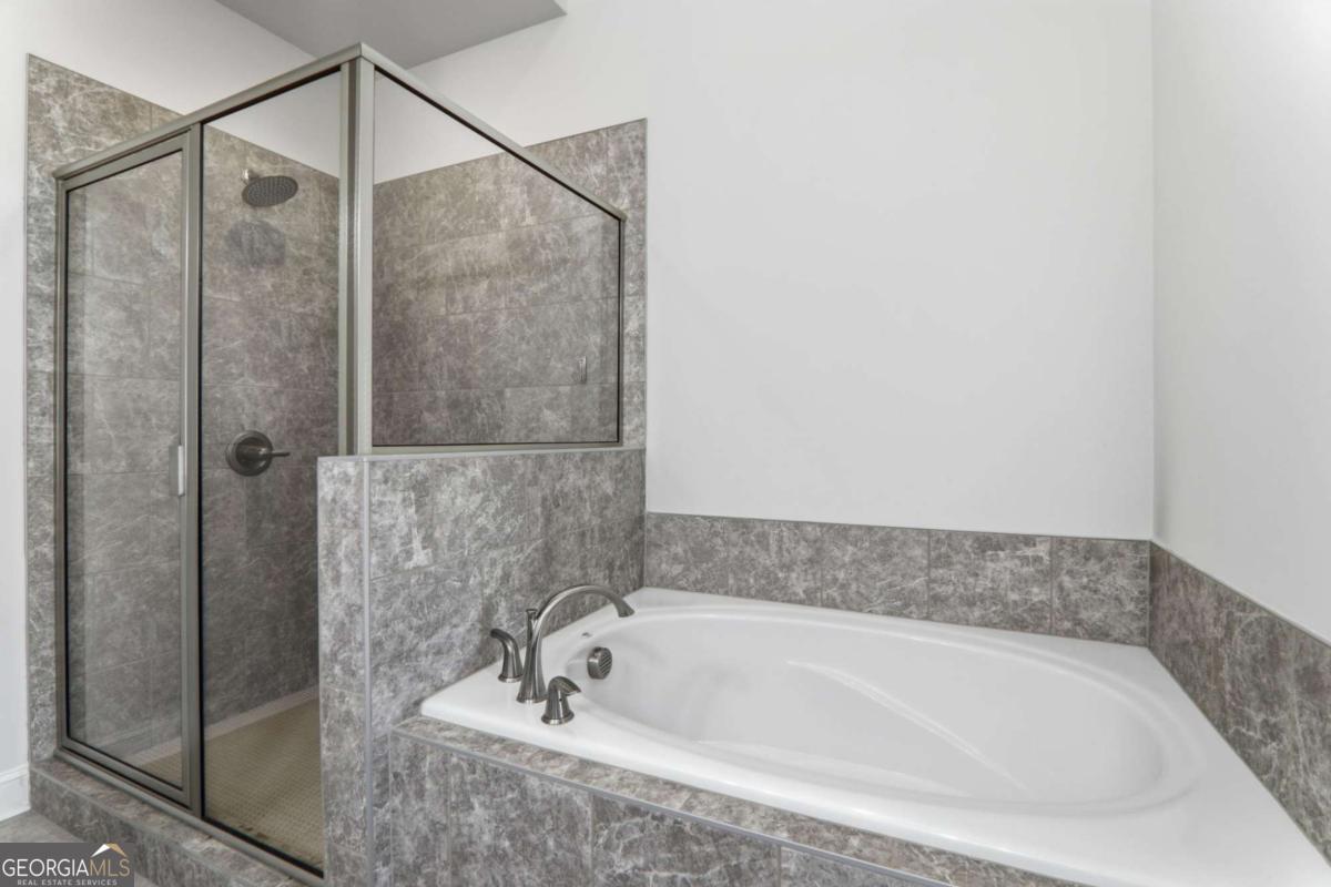 2051 Glenview Park Circle Property Photo 19