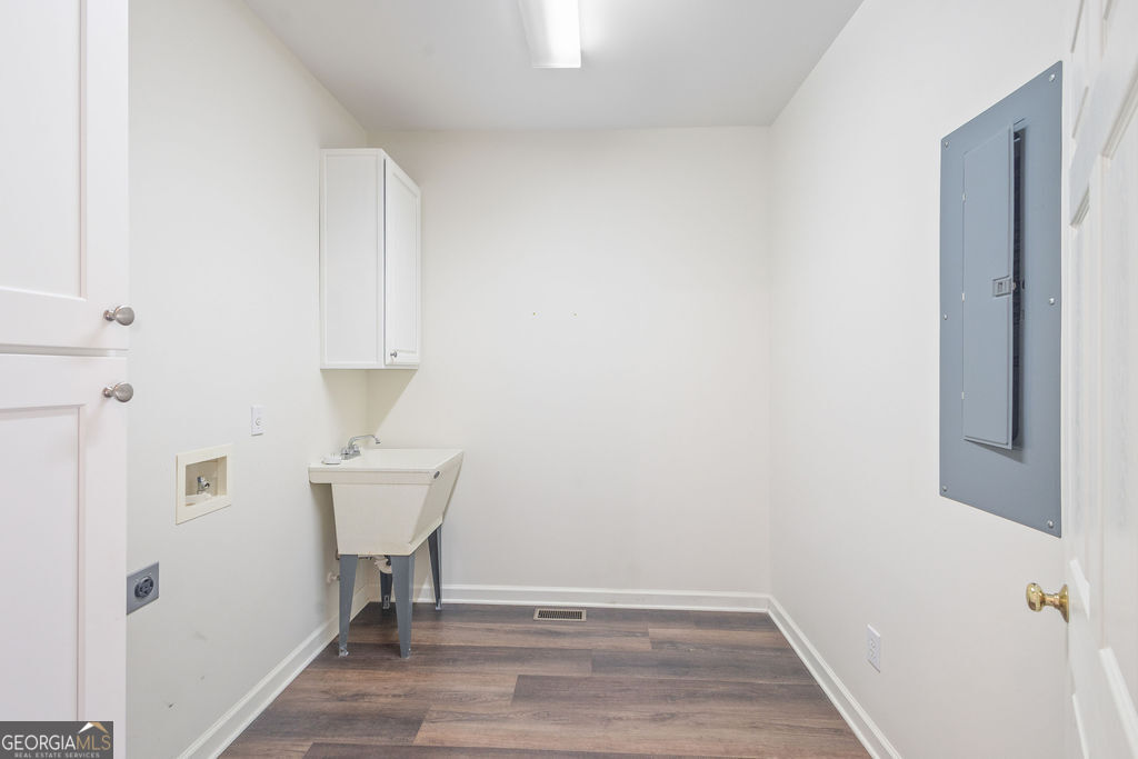 188 Ball Street Property Photo 27