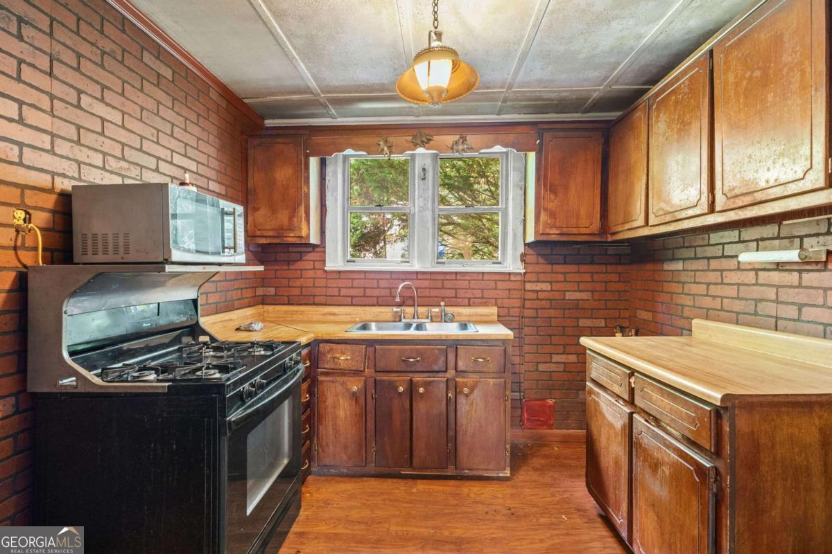 31 Elm Street Property Photo 5