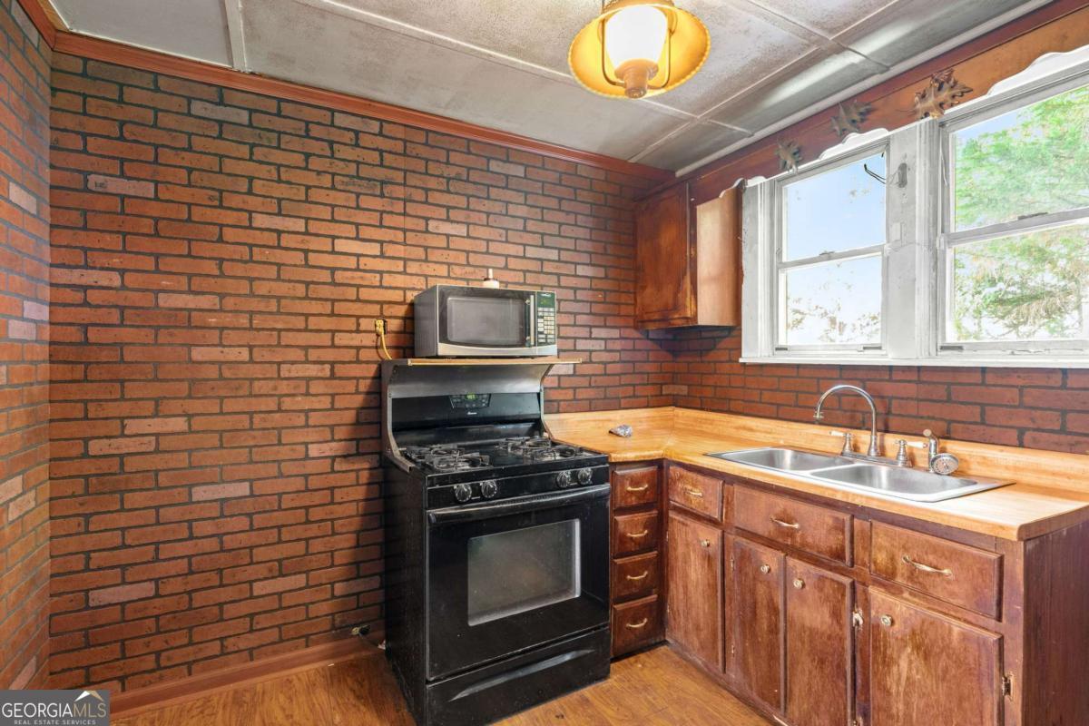 31 Elm Street Property Photo 7