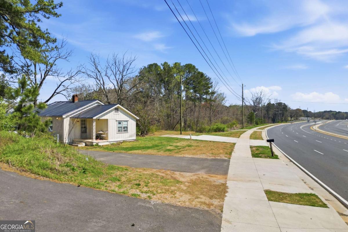 3823 Cumming Highway Property Photo 2