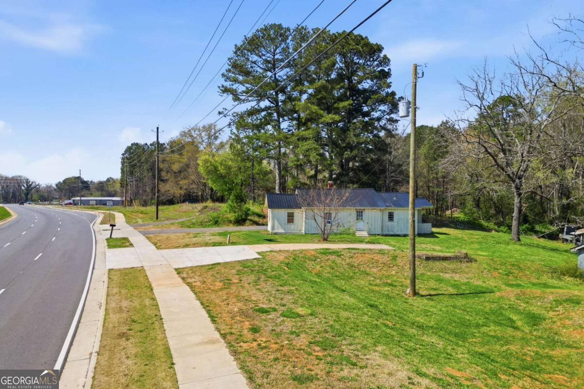 3823 Cumming Highway Property Photo 4