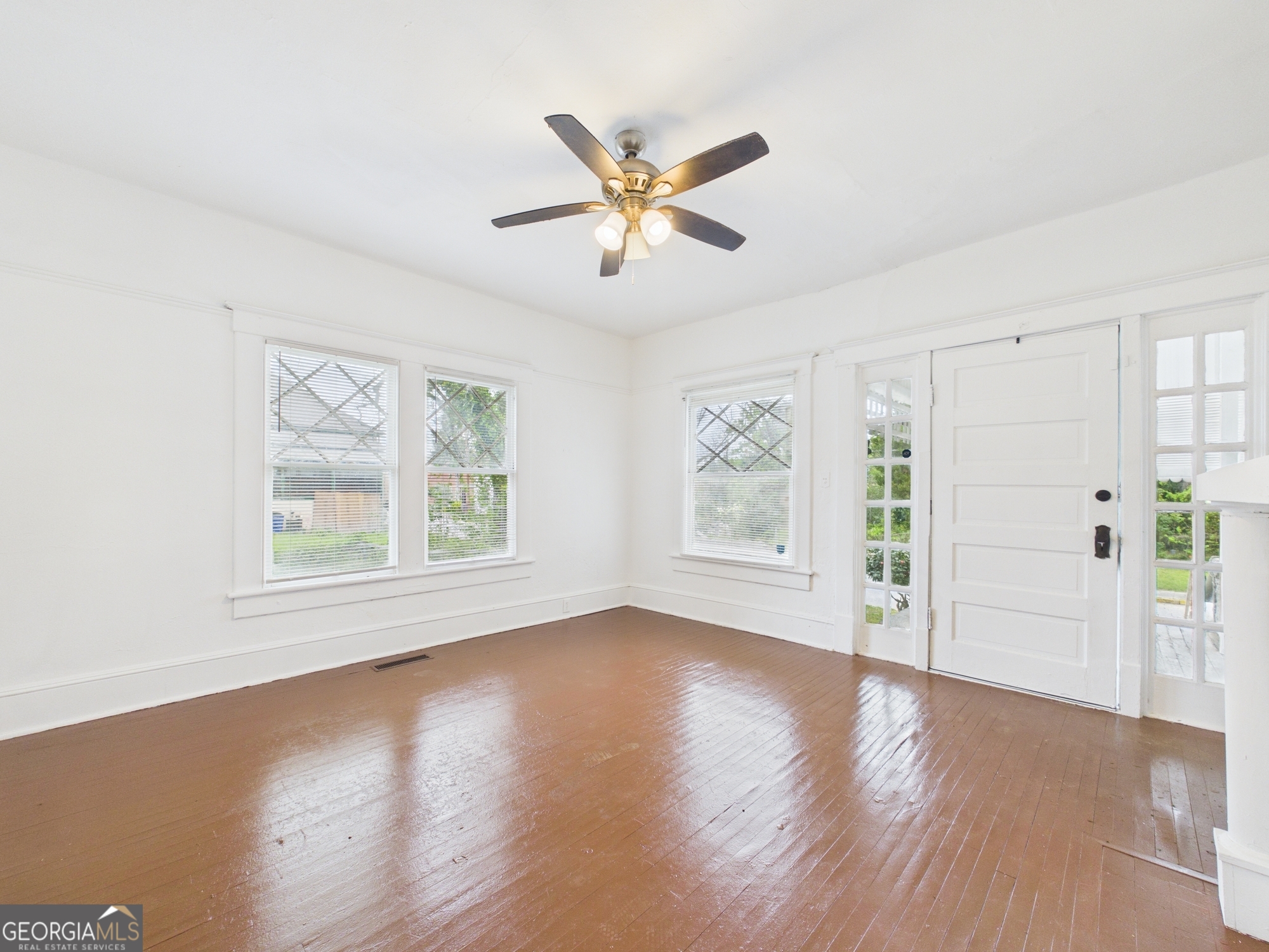 1153 Hendley Street Property Photo 6