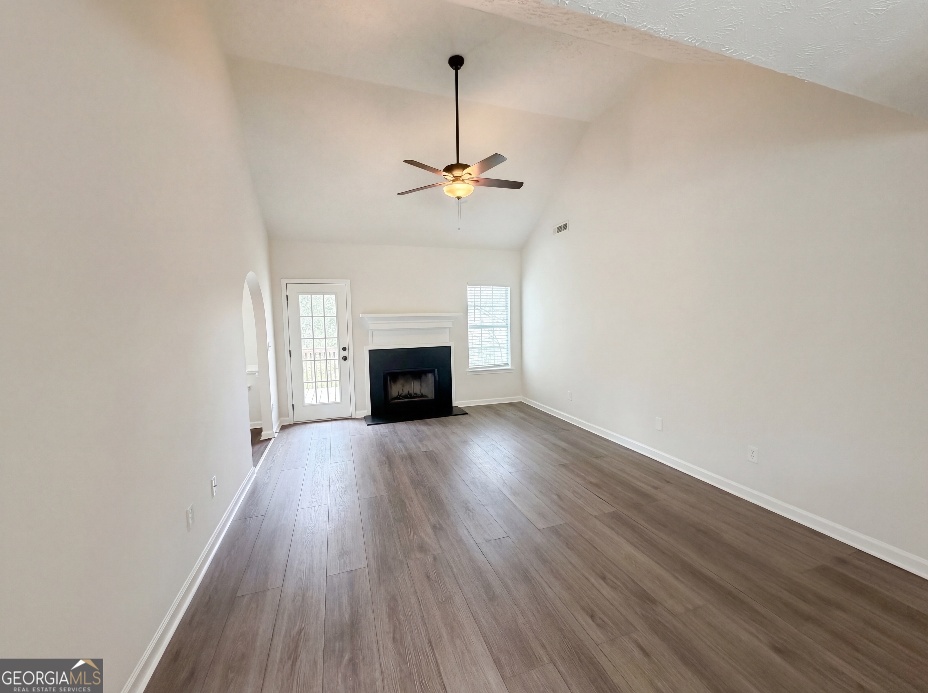 479 Clearwater Way Property Photo 3