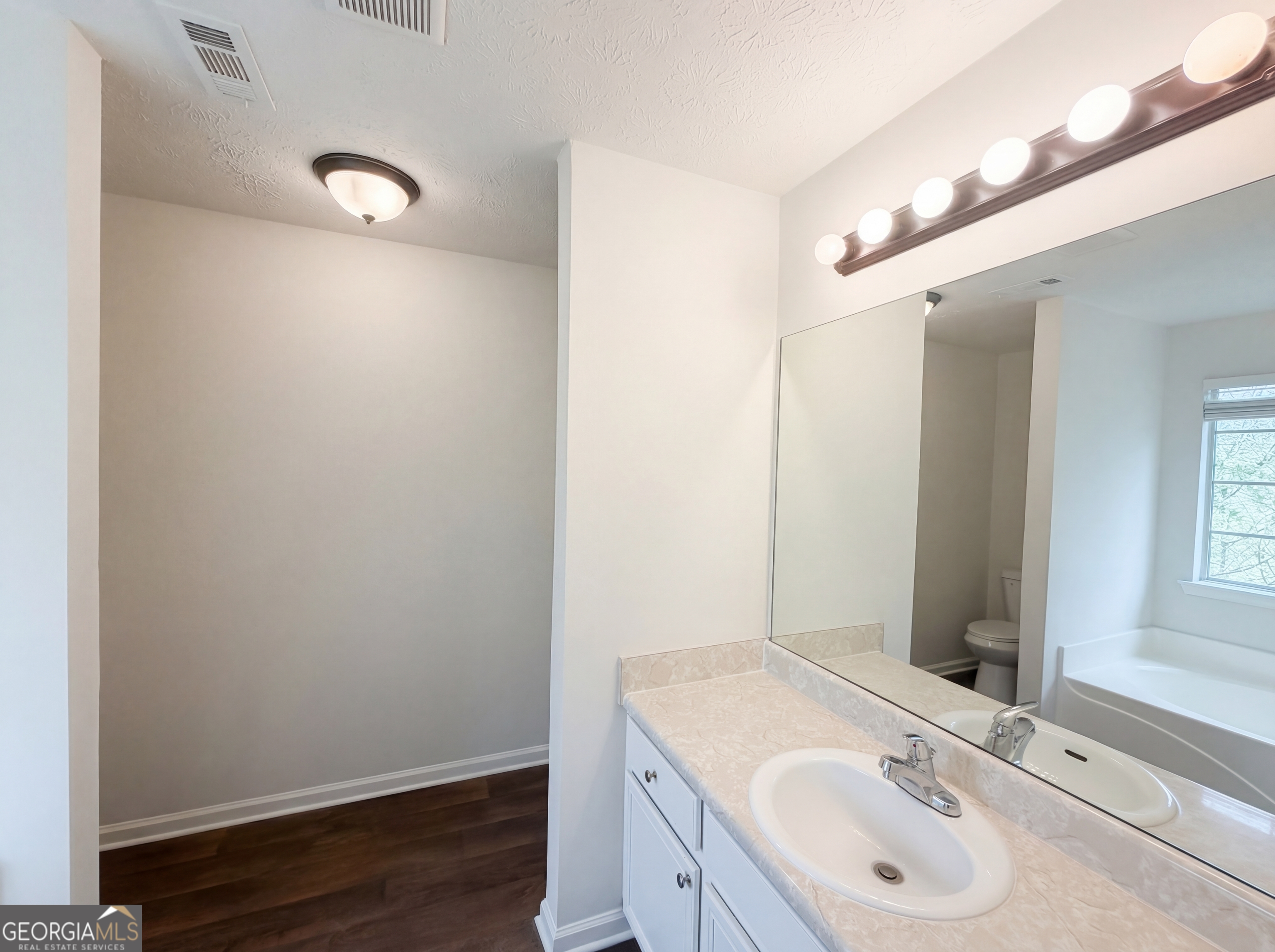 479 Clearwater Way Property Photo 12