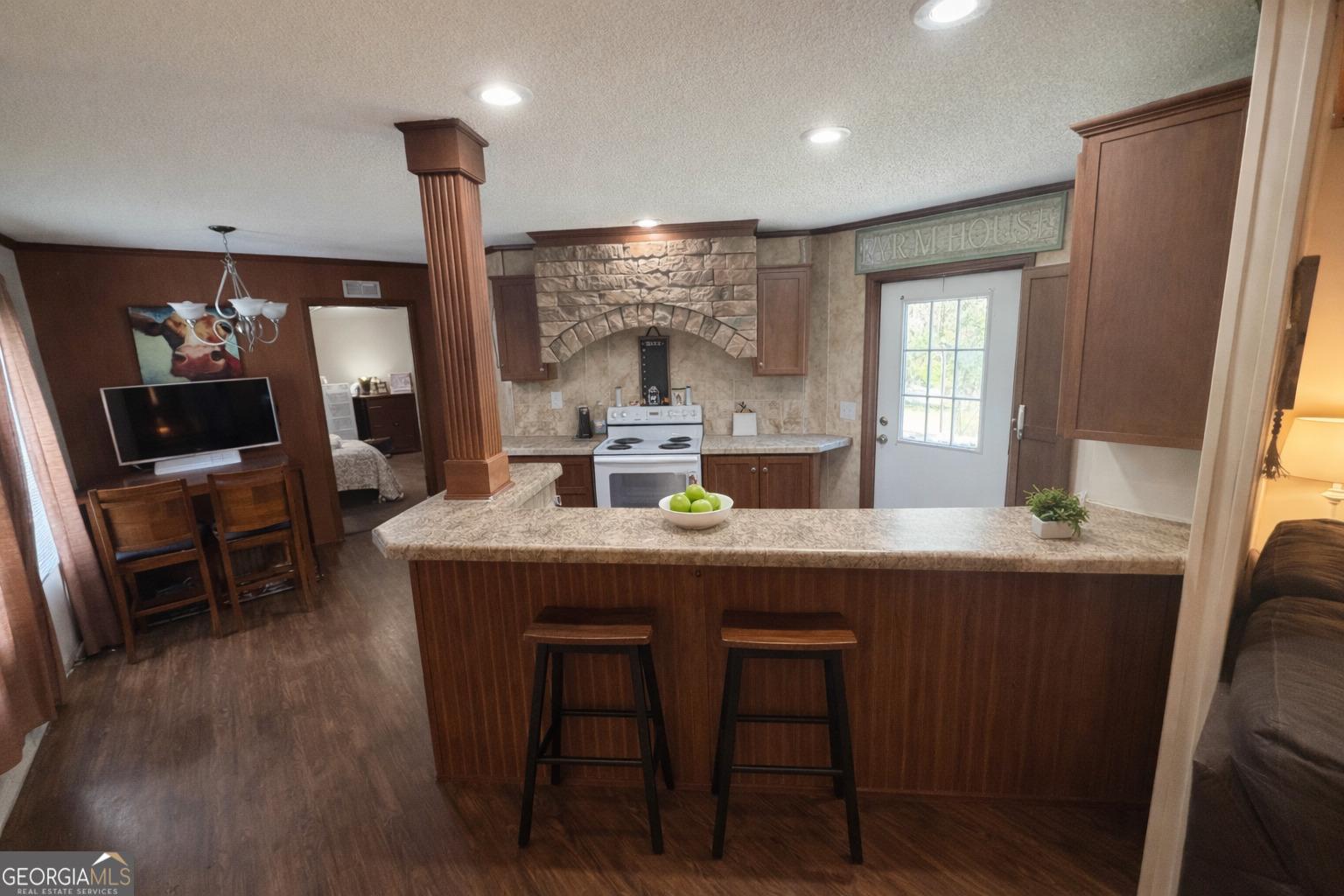 2811 Lyons Center Road Property Photo 3