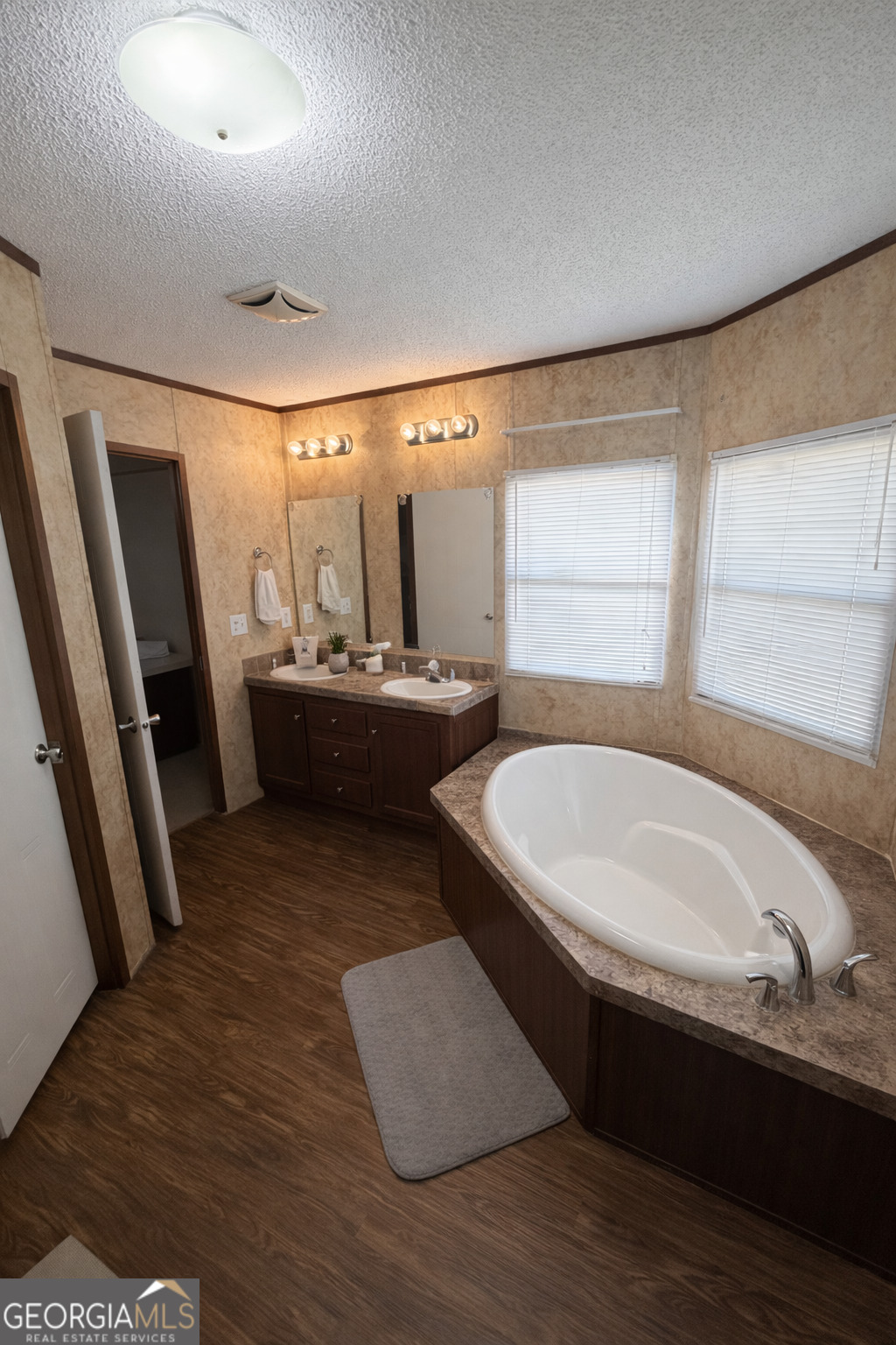 2811 Lyons Center Road Property Photo 6