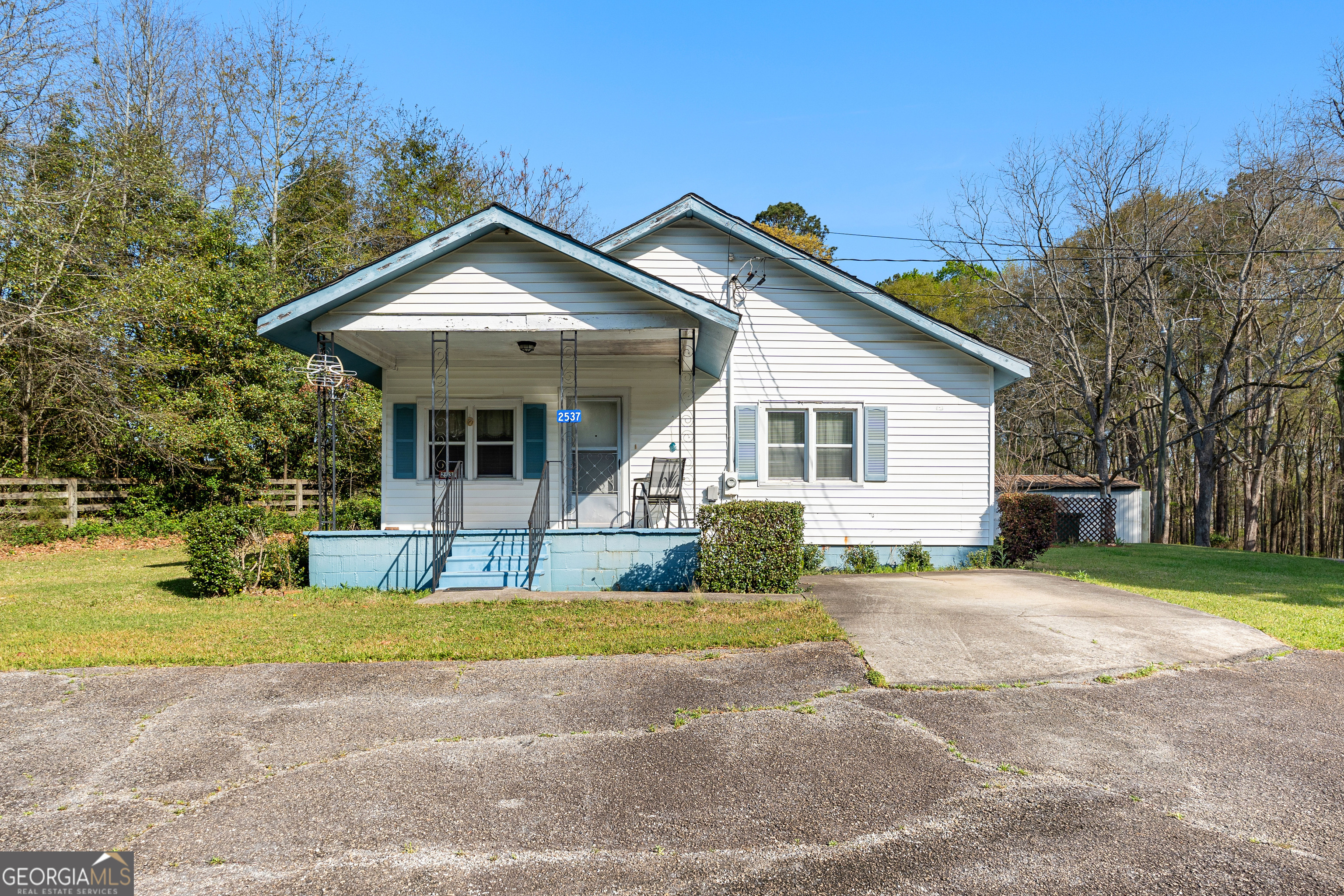 2537 Barnesville Highway Property Photo 1