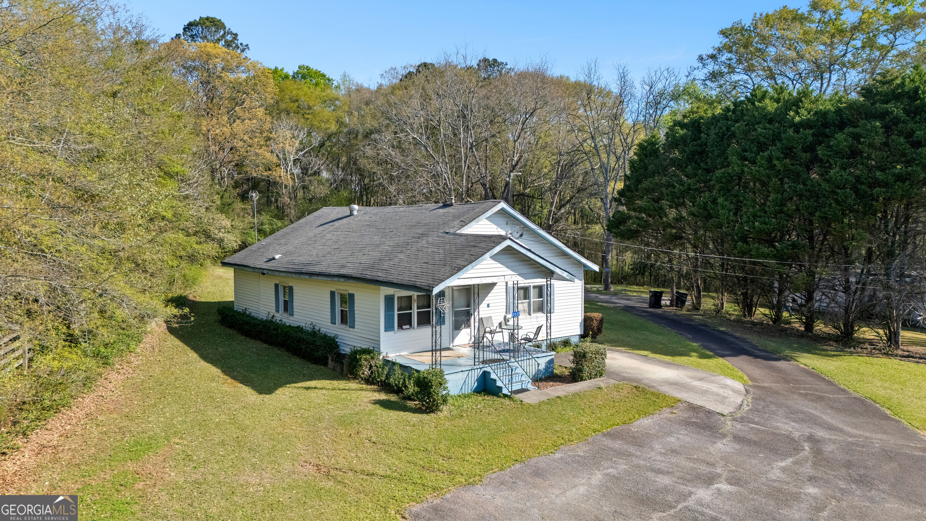 2537 Barnesville Highway Property Photo 3