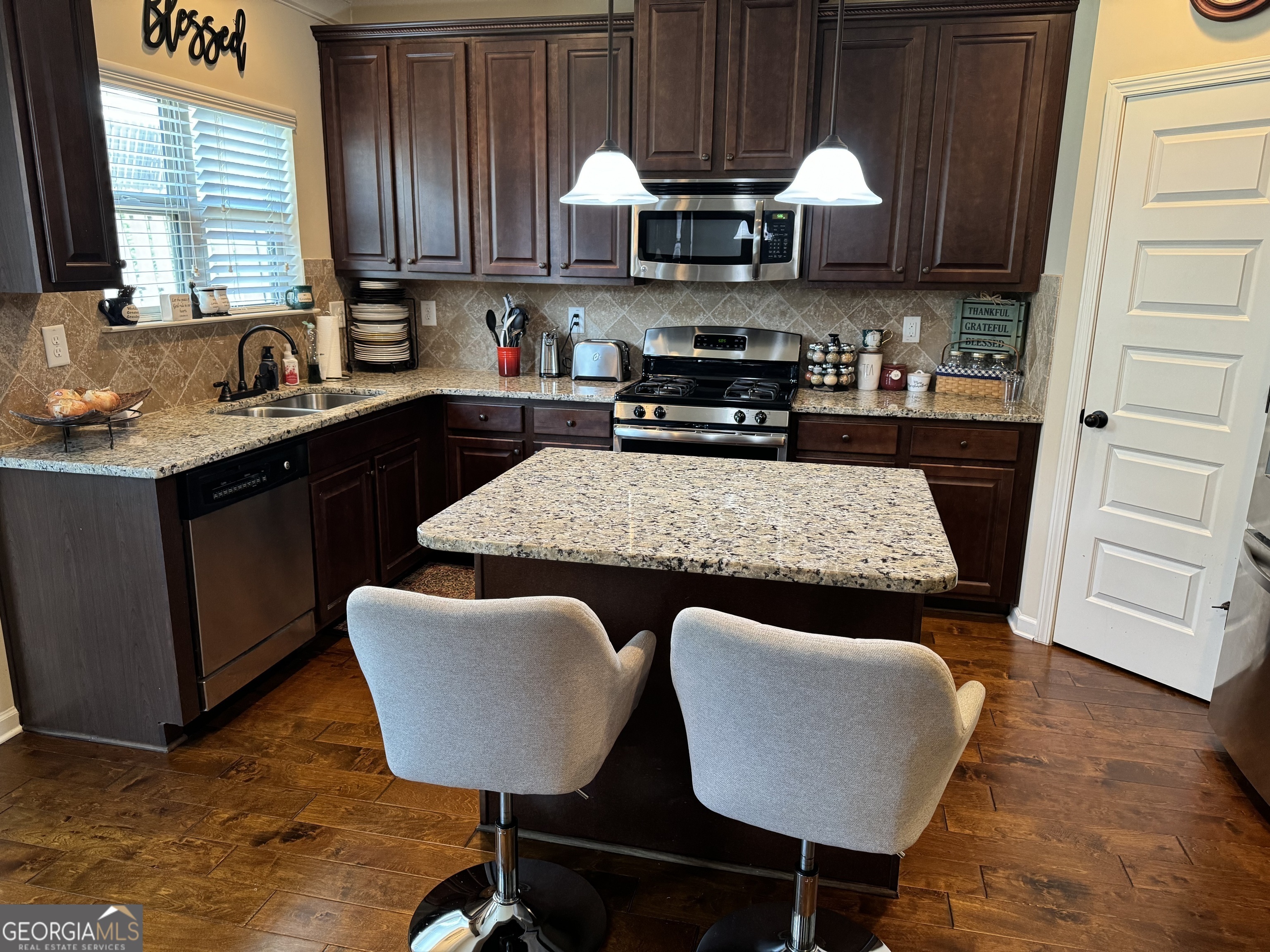 860 Nevis Way Property Photo 3
