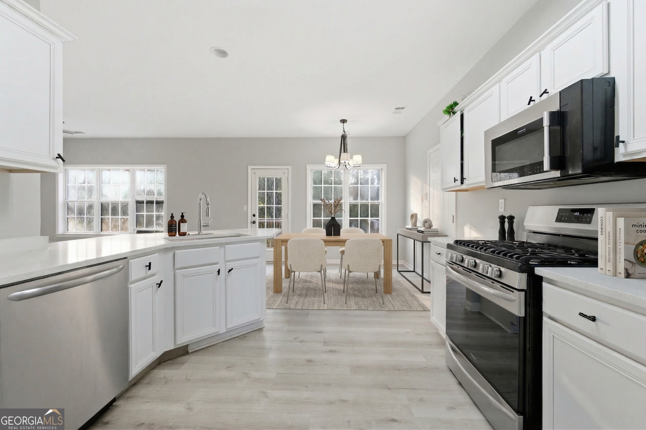 813 Cork Oak Lane Property Photo 4