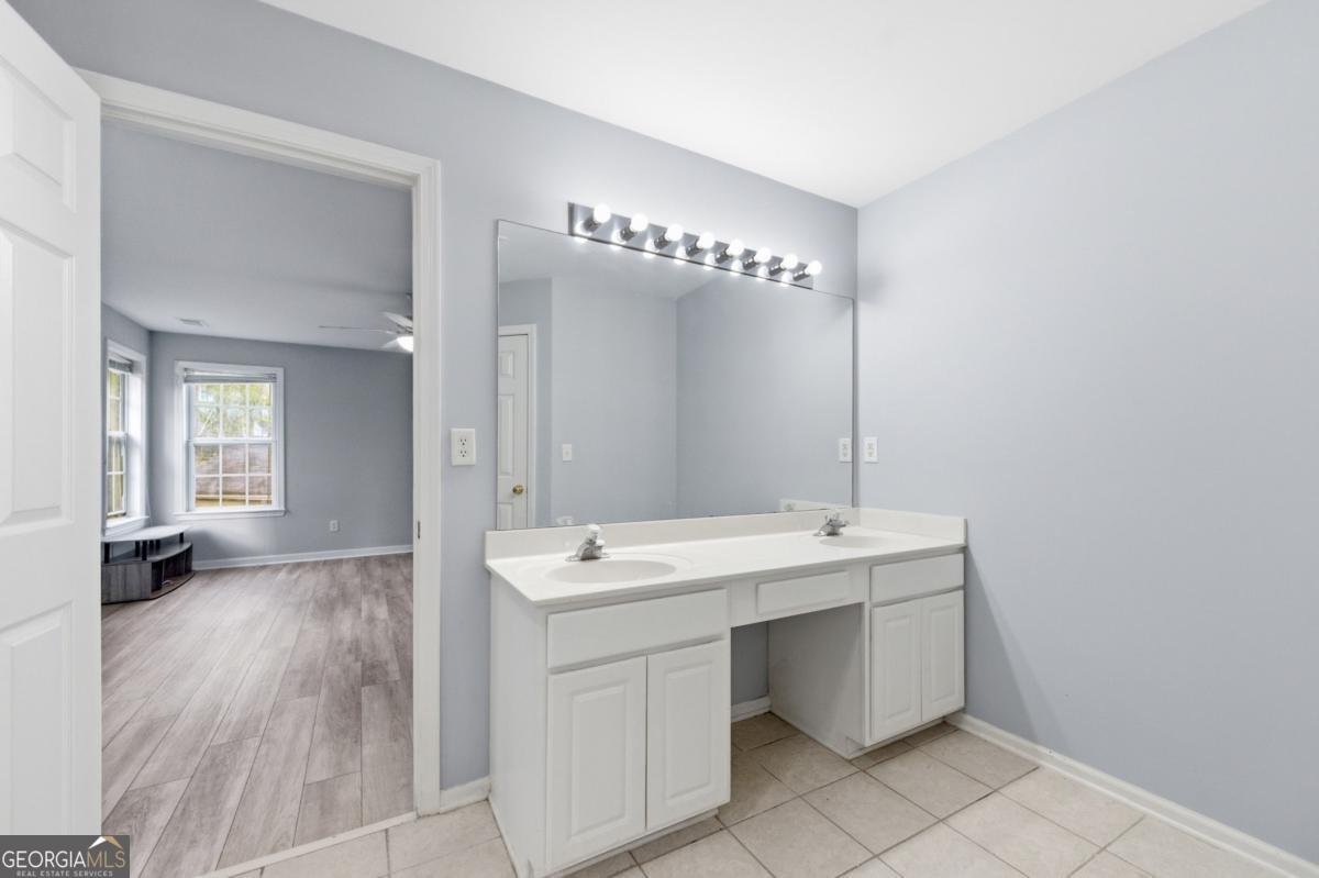 813 Cork Oak Lane Property Photo 14
