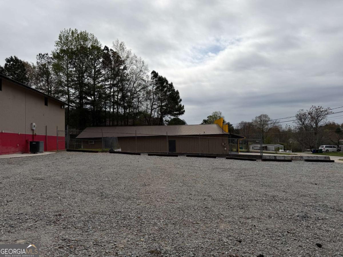 727 Airport Road Property Photo 5