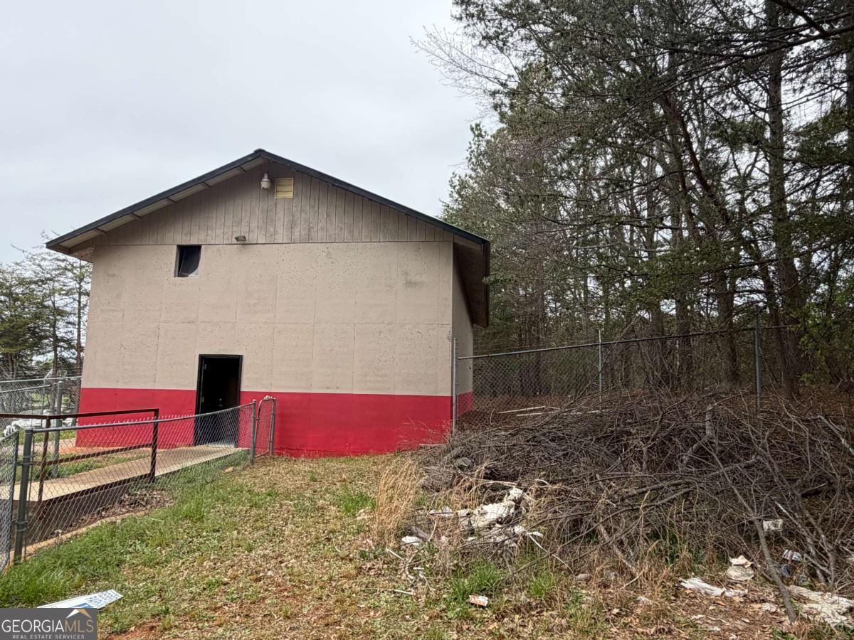 727 Airport Road Property Photo 8