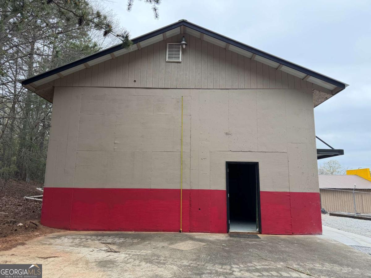 727 Airport Road Property Photo 11